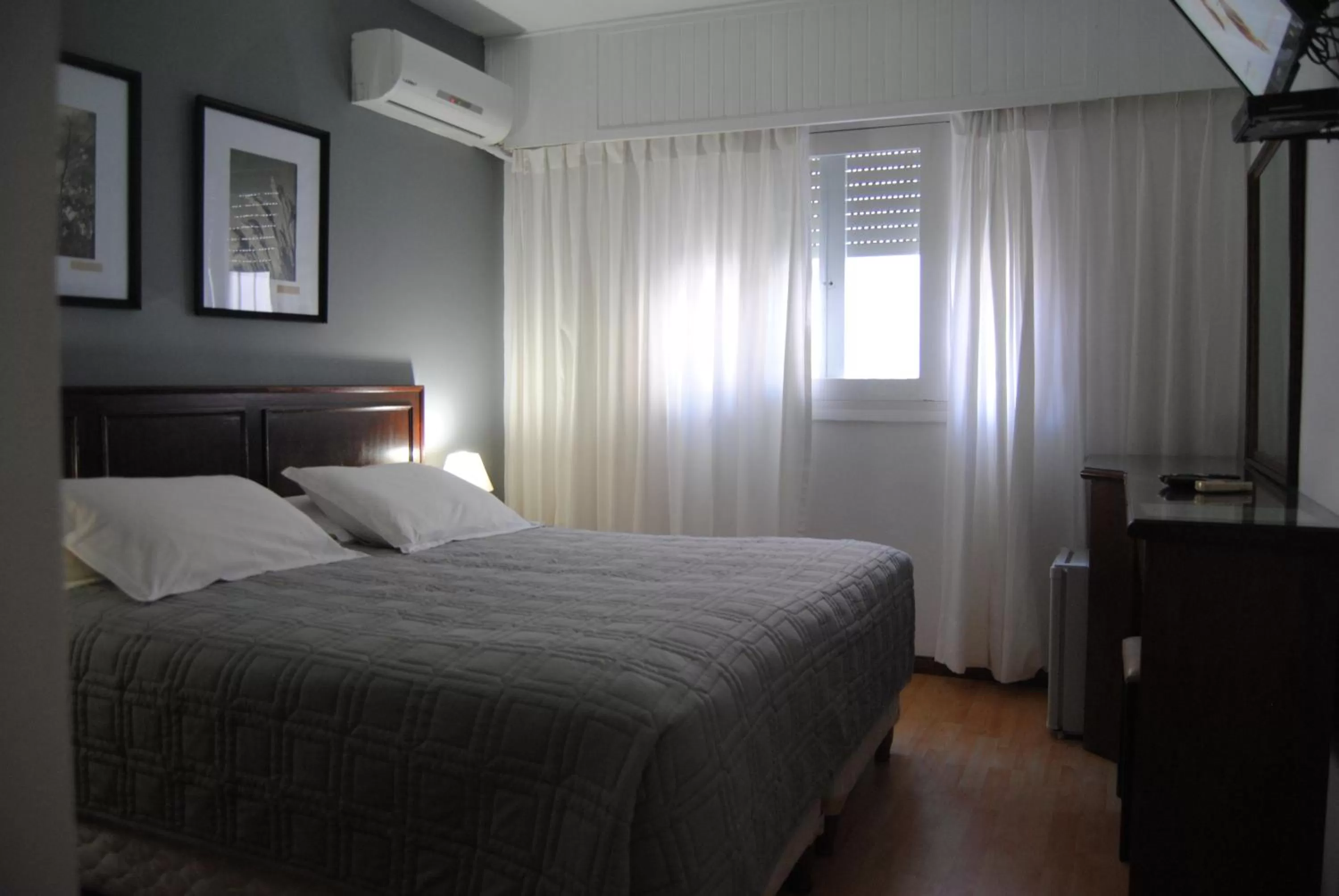 Photo of the whole room in Hotel Iberia