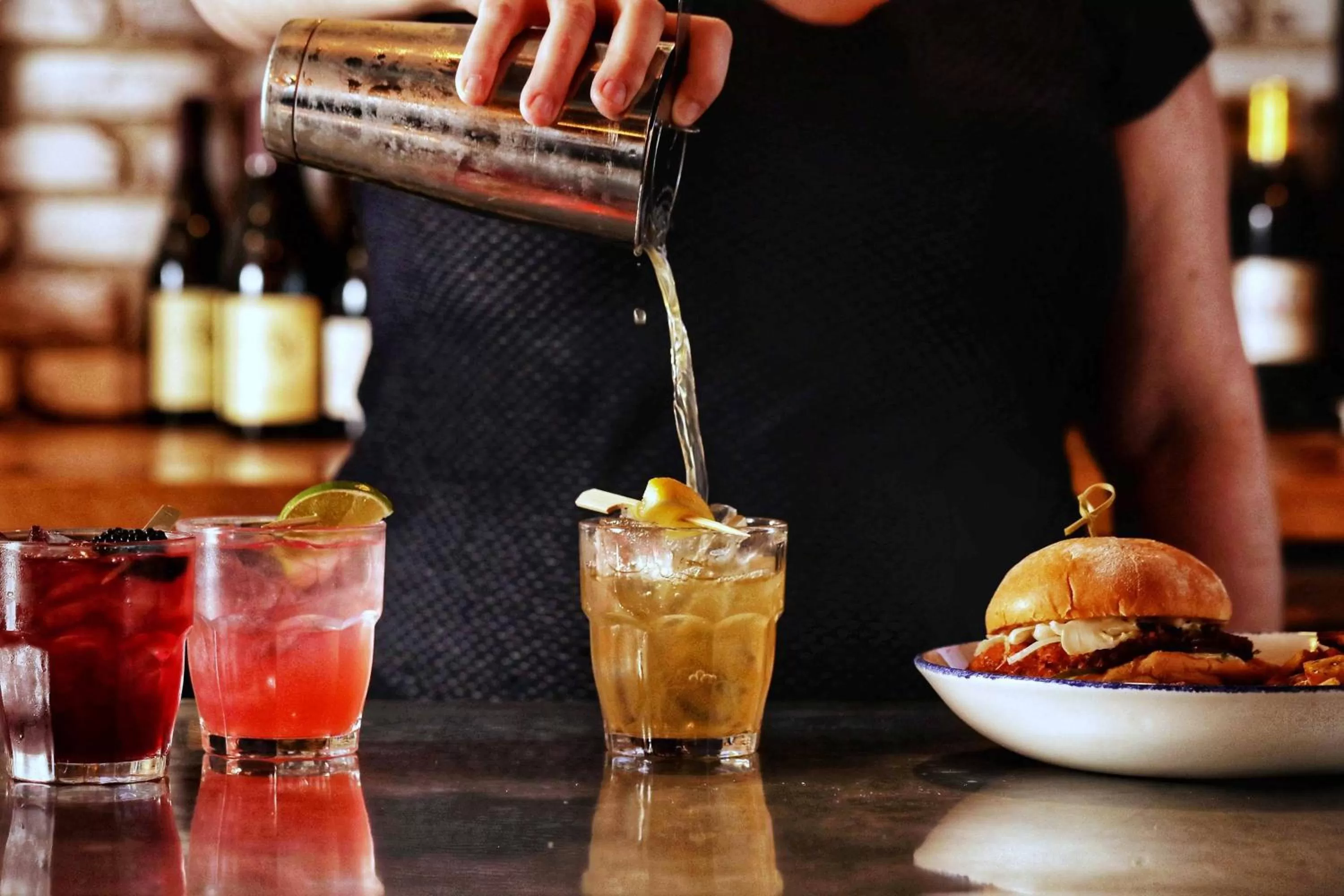 Lounge or bar in Holiday Inn Toledo - Maumee I-80/90 by IHG