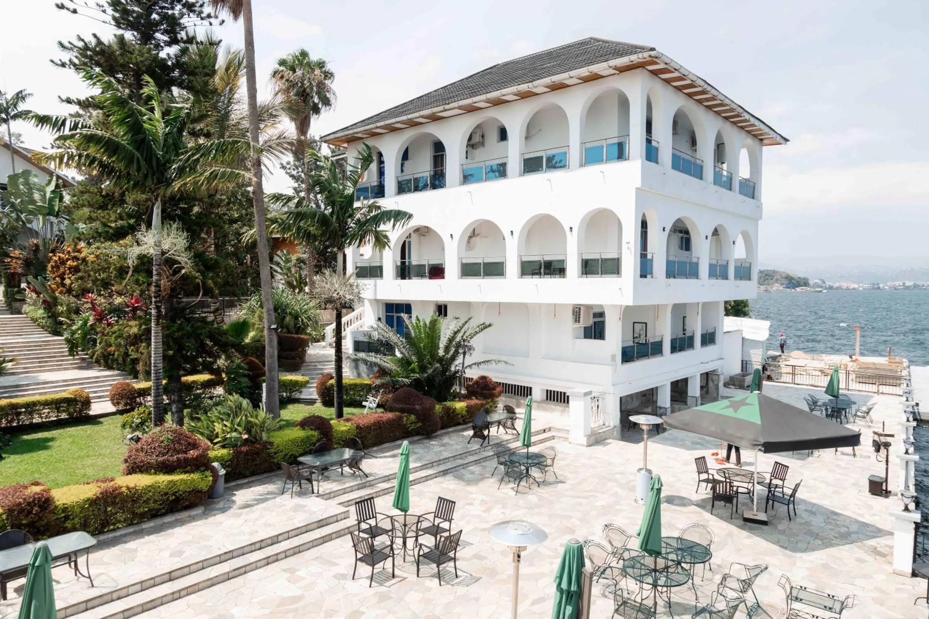 Day, Property Building in Cap Kivu