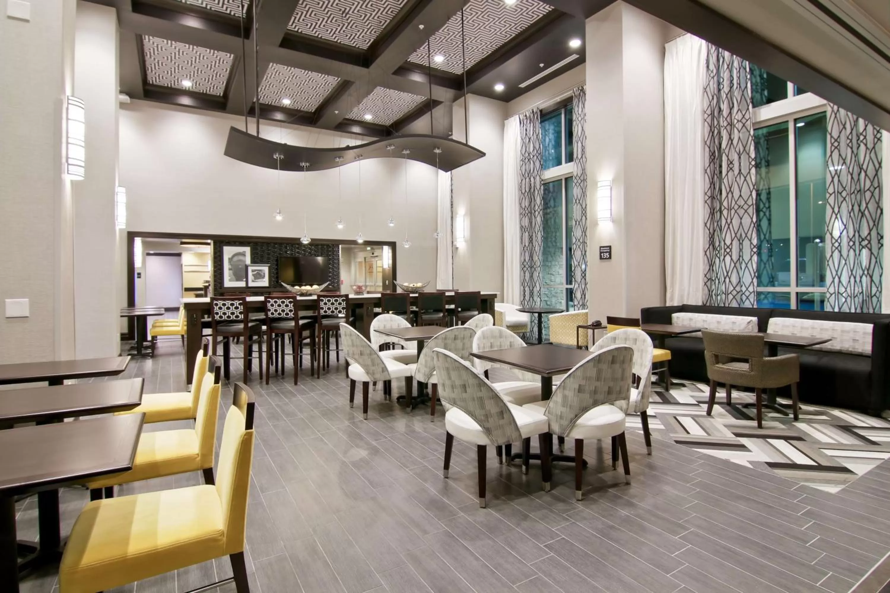 Lobby or reception in Hampton Inn & Suites Bellevue Downtown/Seattle