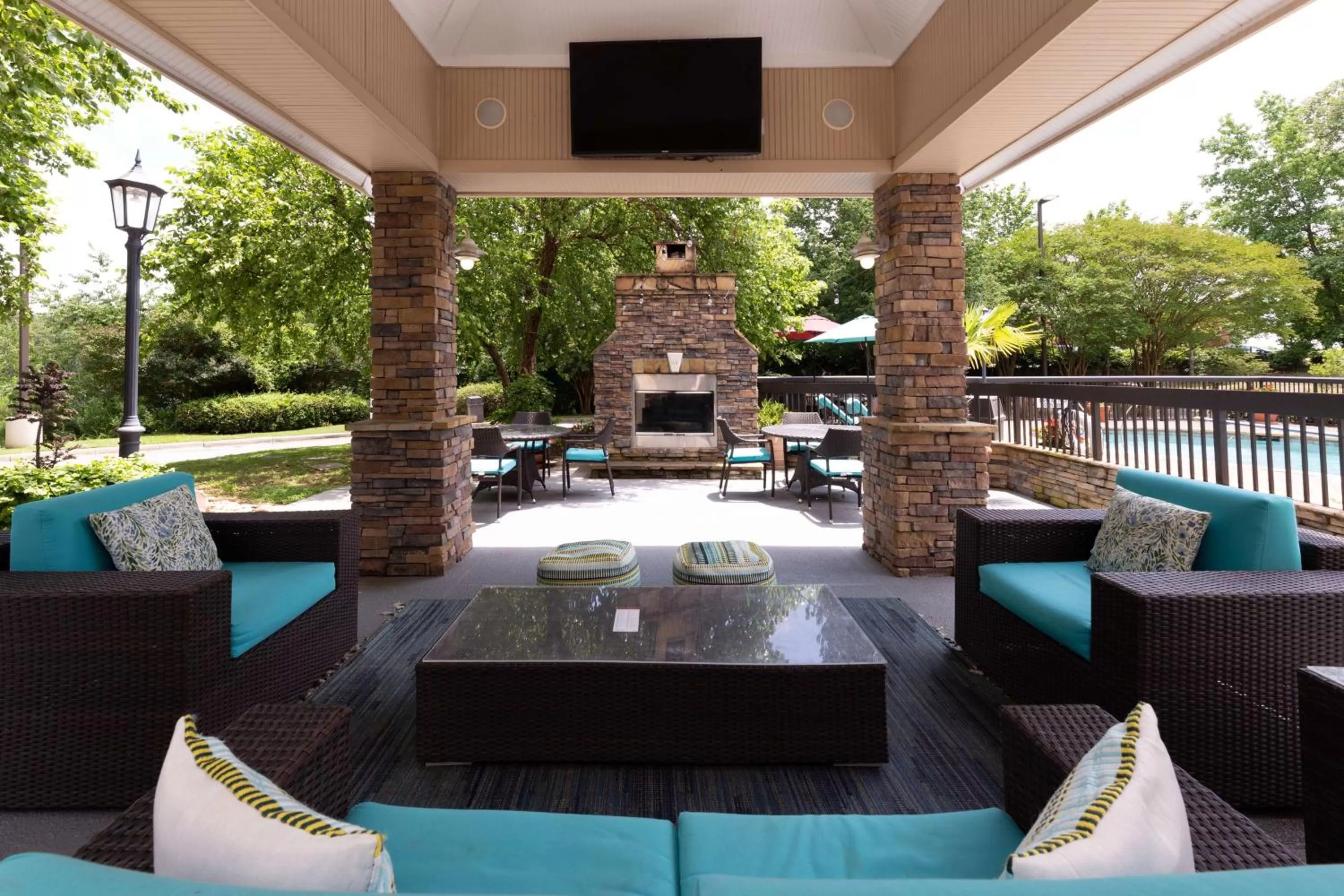 Patio in Hampton Inn Columbia I-26/Harbison Blvd
