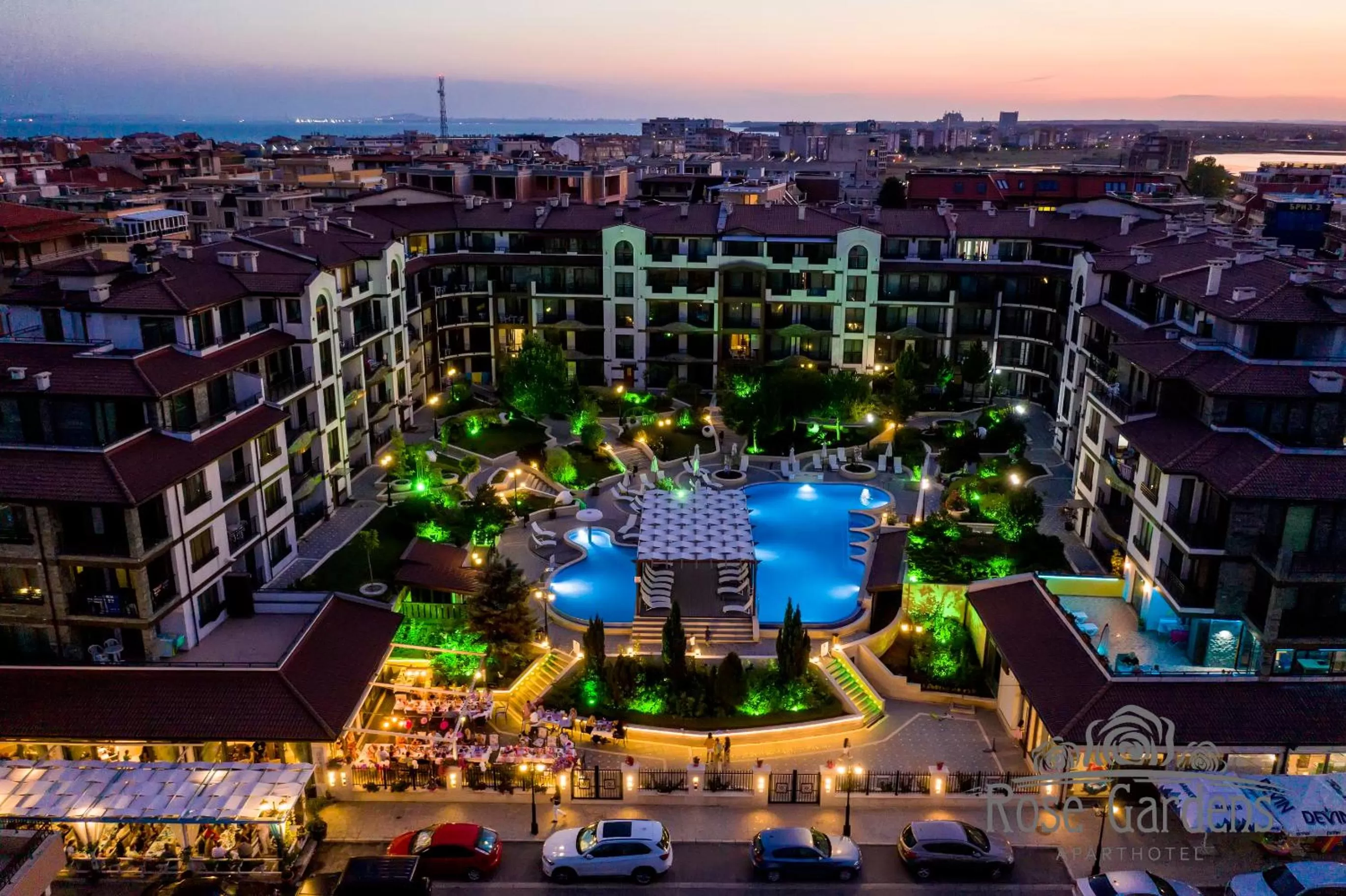 Restaurant/places to eat, Pool View in Rose Gardens Apart Hotel