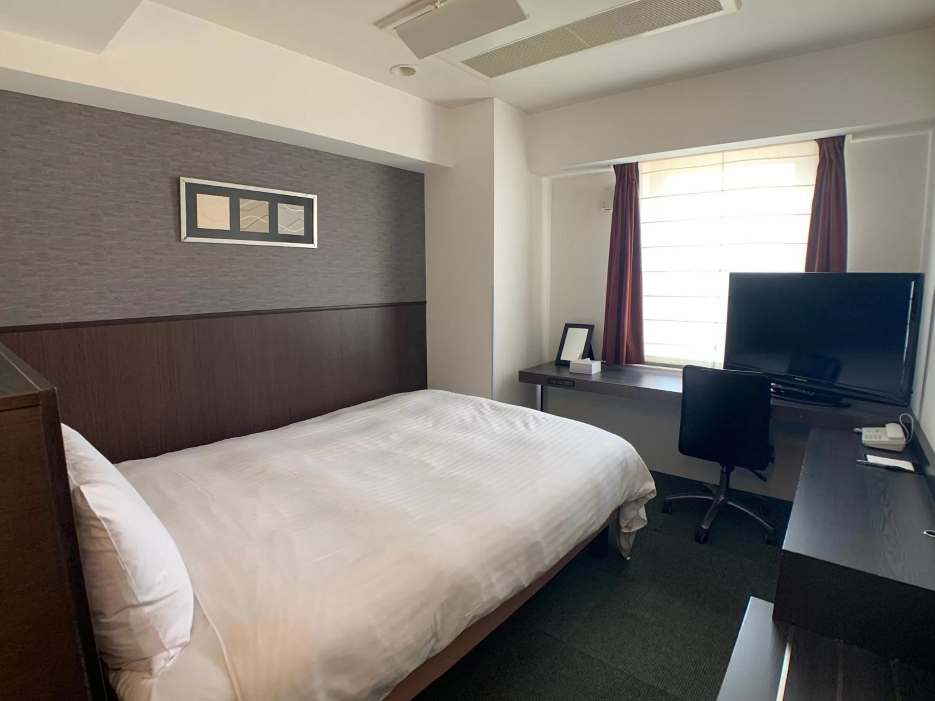 Photo of the whole room, Bed in Smile Hotel Nagoya Sakae