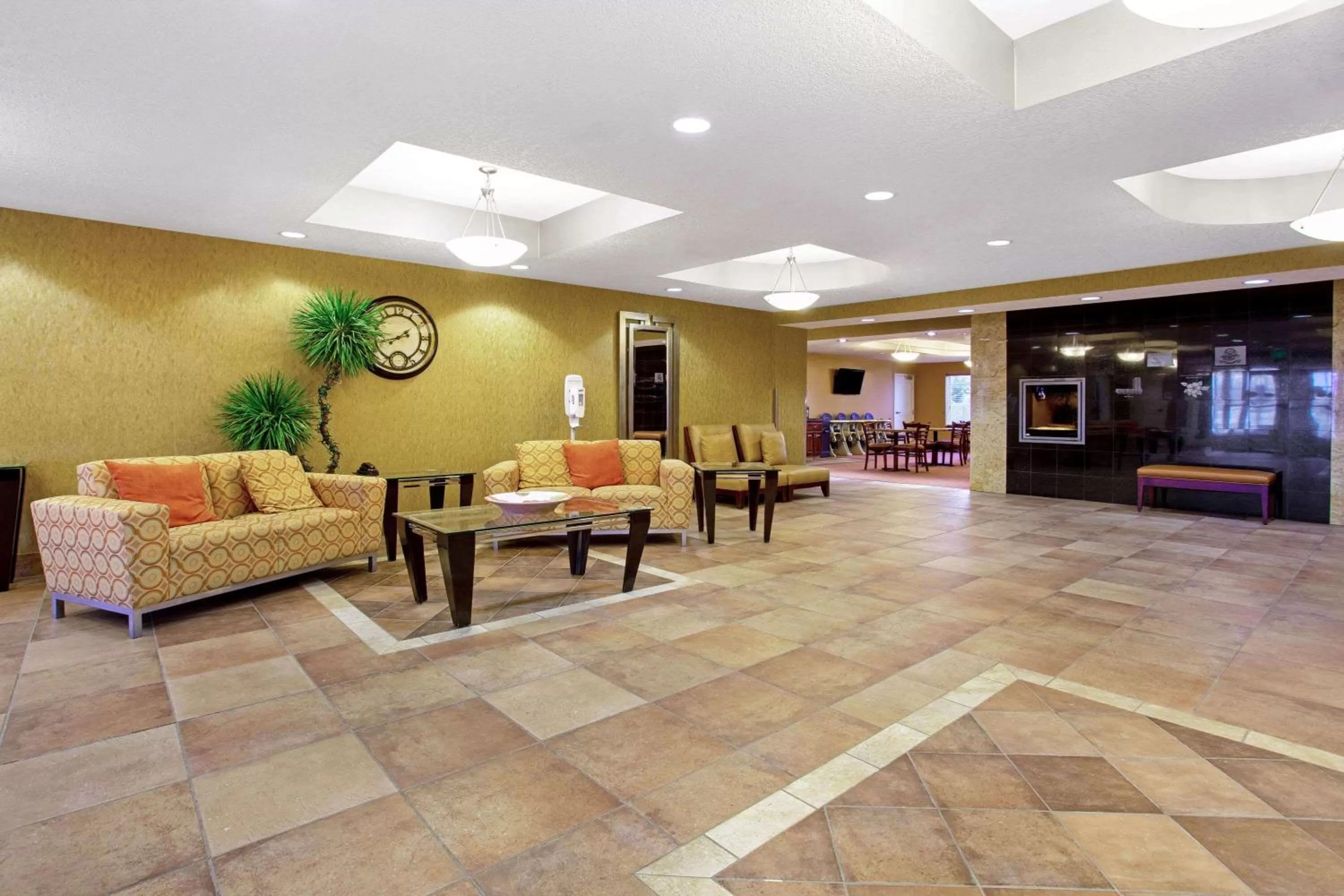 Lobby or reception in La Quinta by Wyndham Bismarck