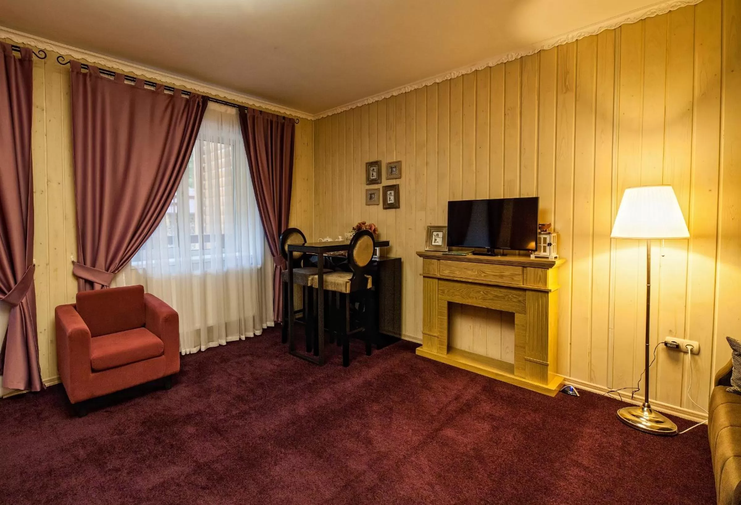 Decorative detail in Olga Deluxe