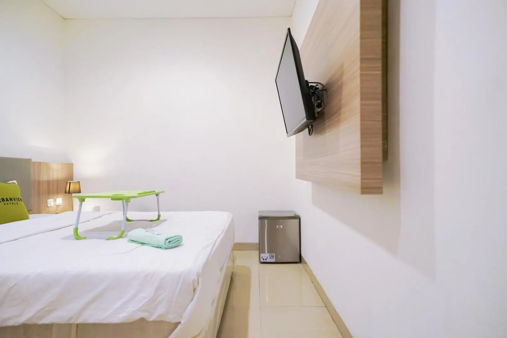 Bedroom, Bed in Urbanview Hotel Bes Mangga Besar by RedDoorz