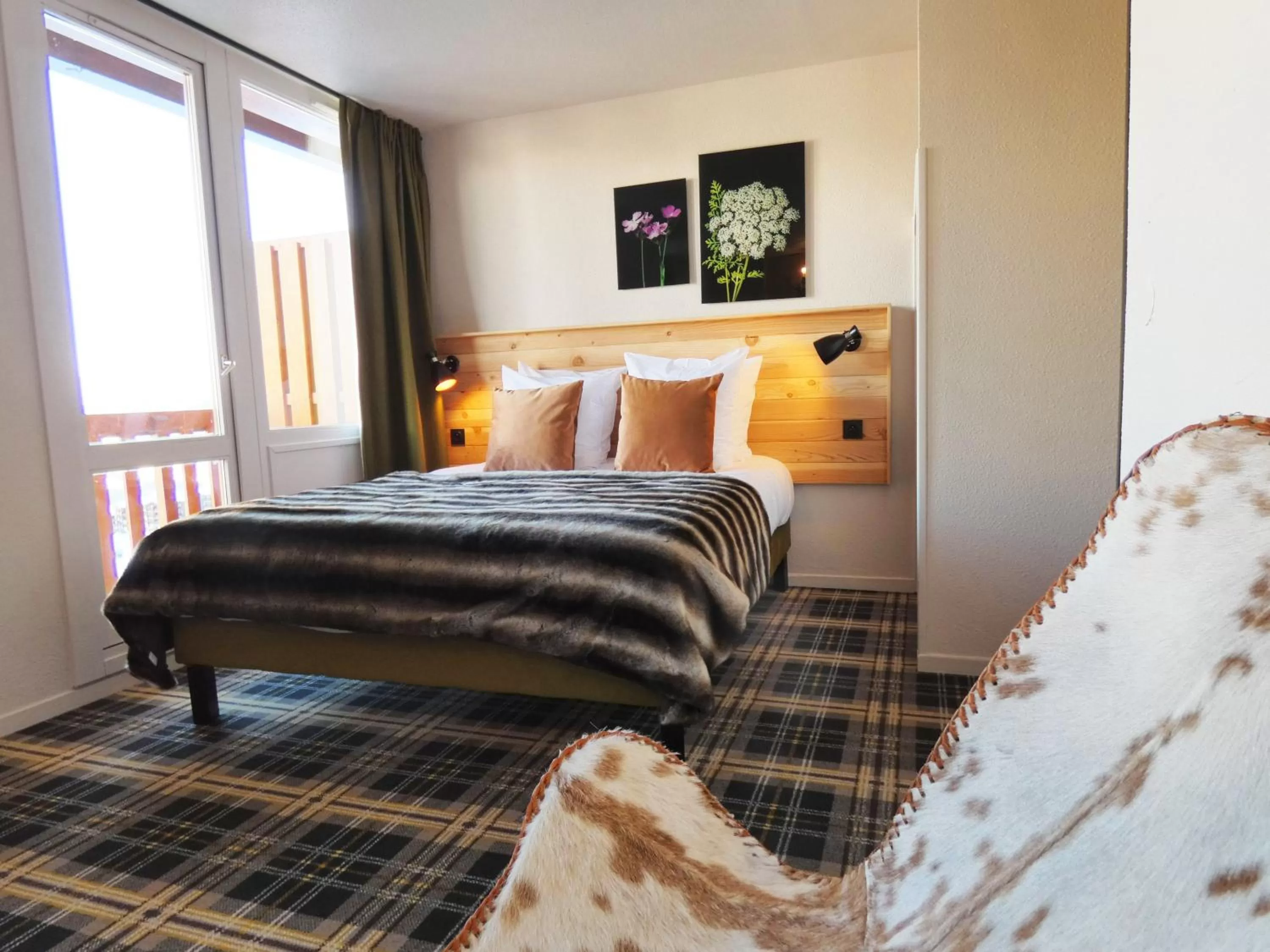 Property building, Bed in SOWELL Family La Lauzière