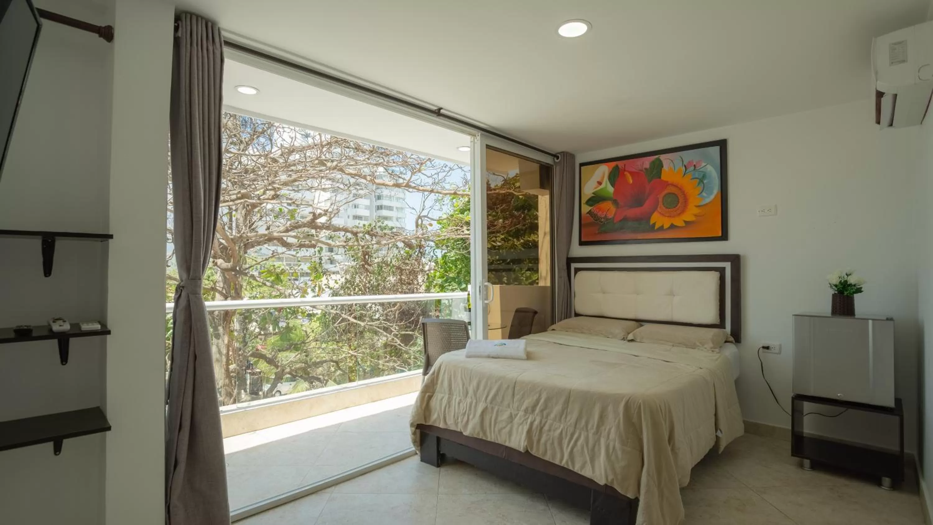 Photo of the whole room, Bed in Hollywood Beach Suite