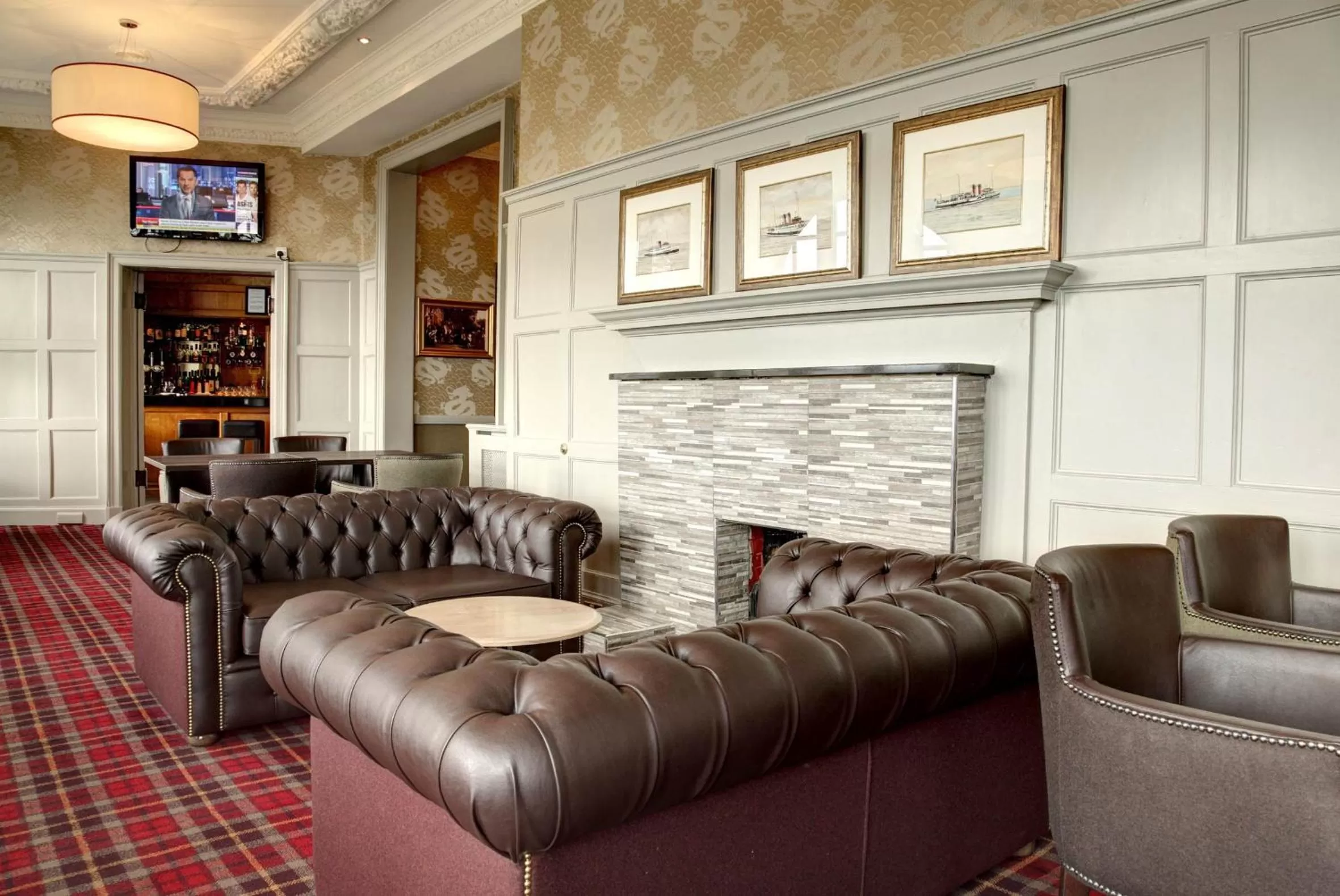 Communal lounge/ TV room in Argyll Hotel