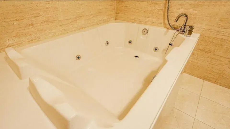 Superior Deluxe Double or Twin Room in Hotel Charlot Castle Superior Deluxe Double or Twin Room in Hotel Charlot Castle