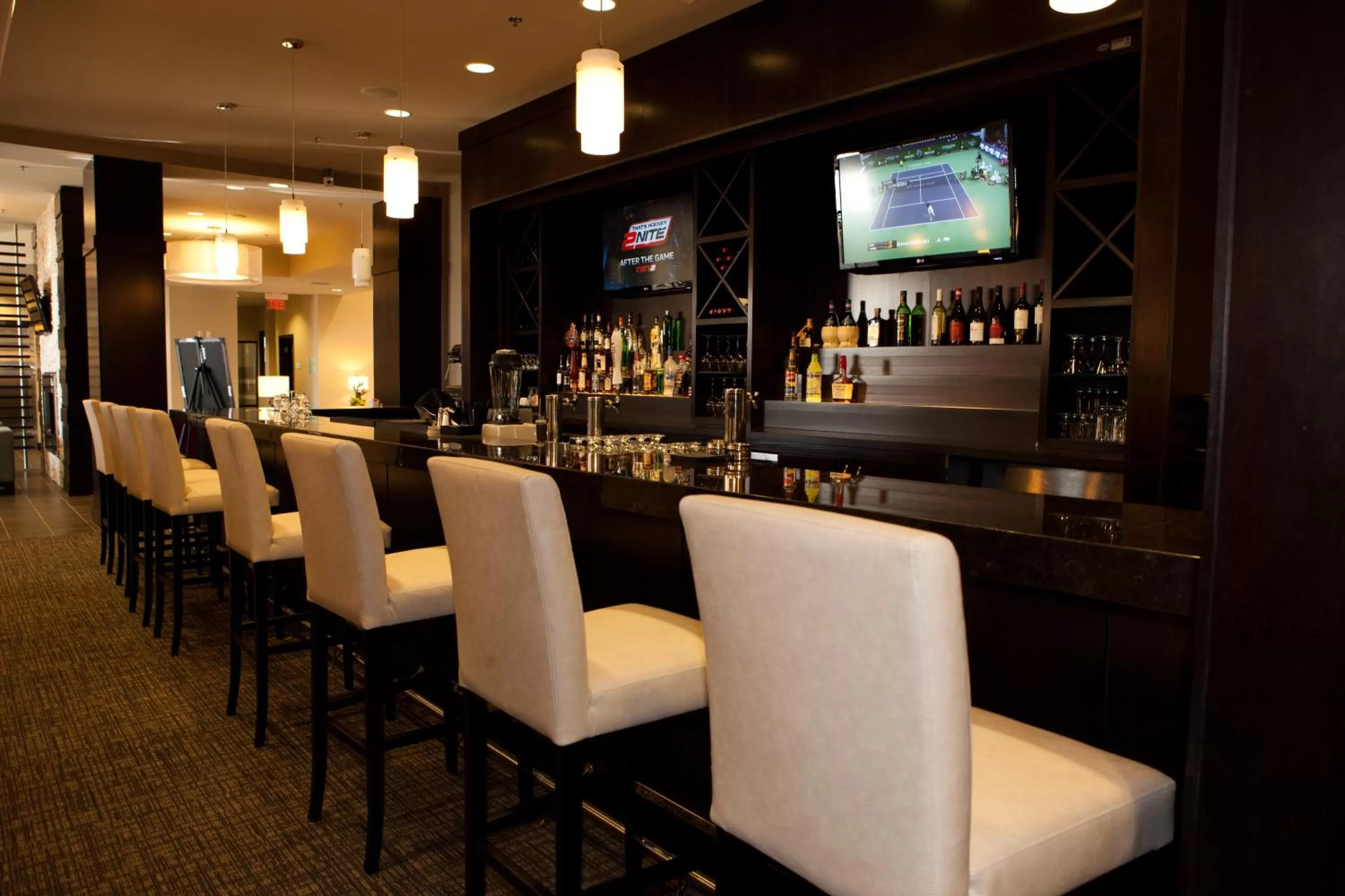 Lounge or bar in Holiday Inn Hotel & Suites Red Deer by IHG