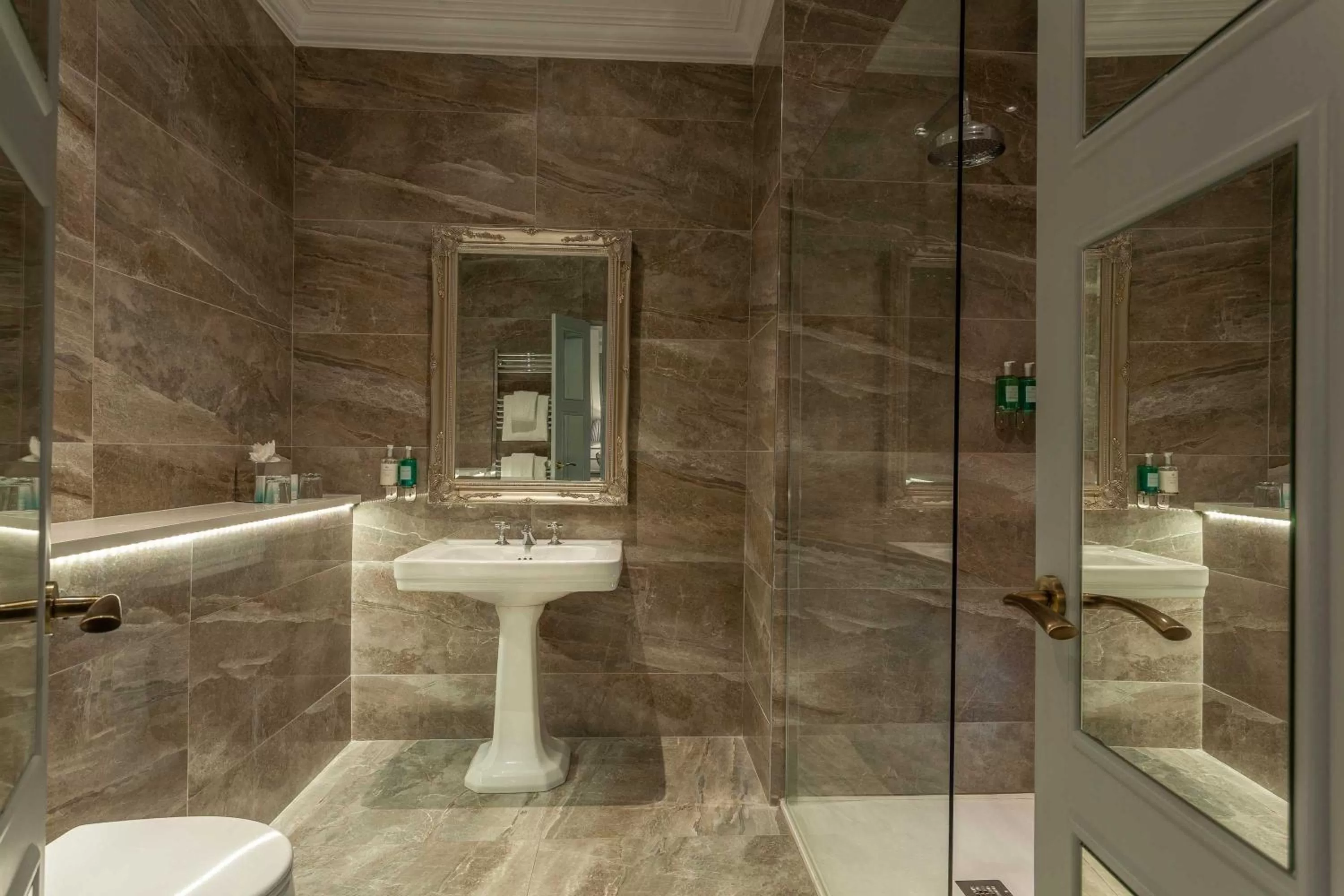 Bathroom in Ballyseede Castle