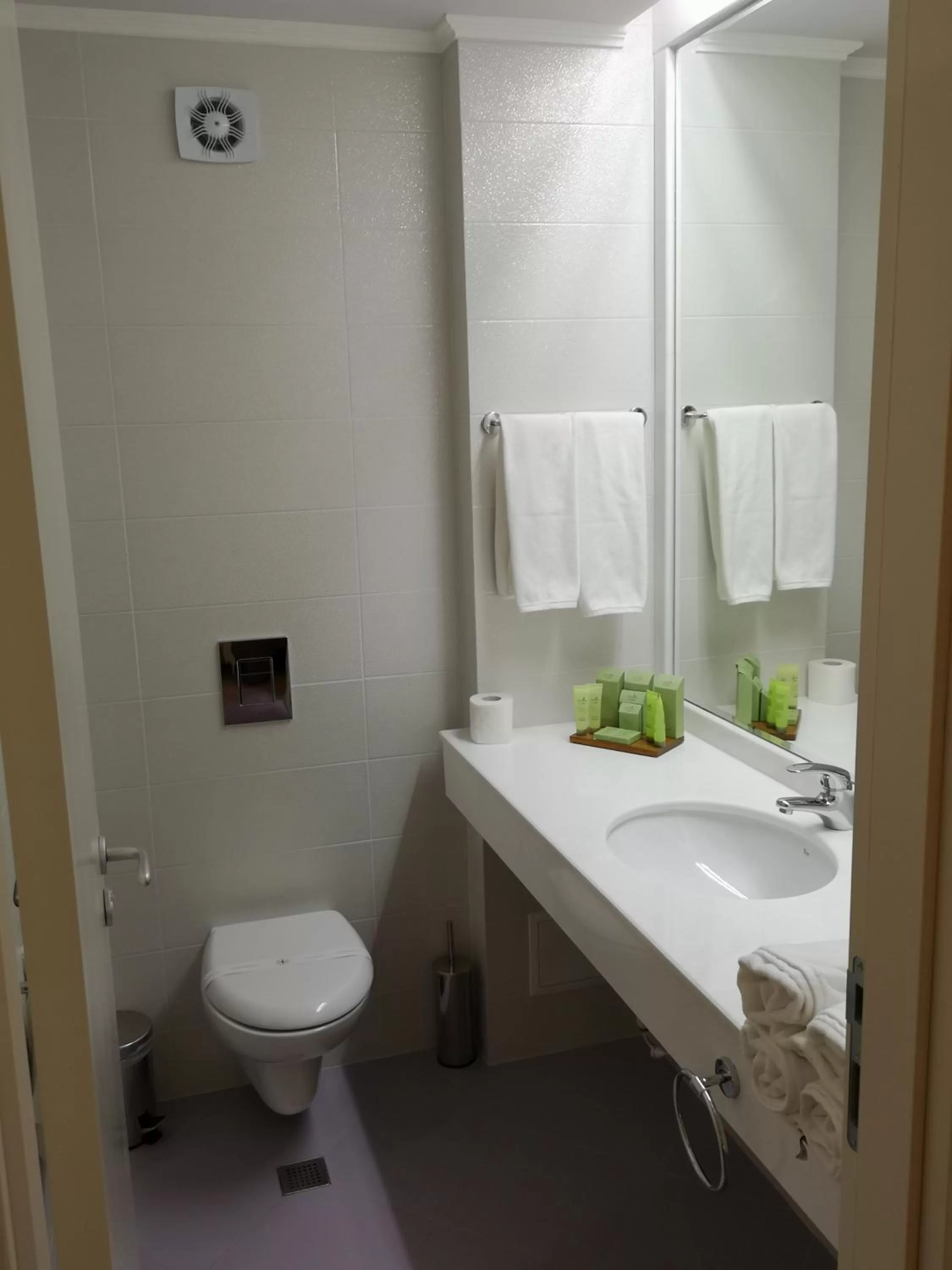 Shower in Parish Hotel