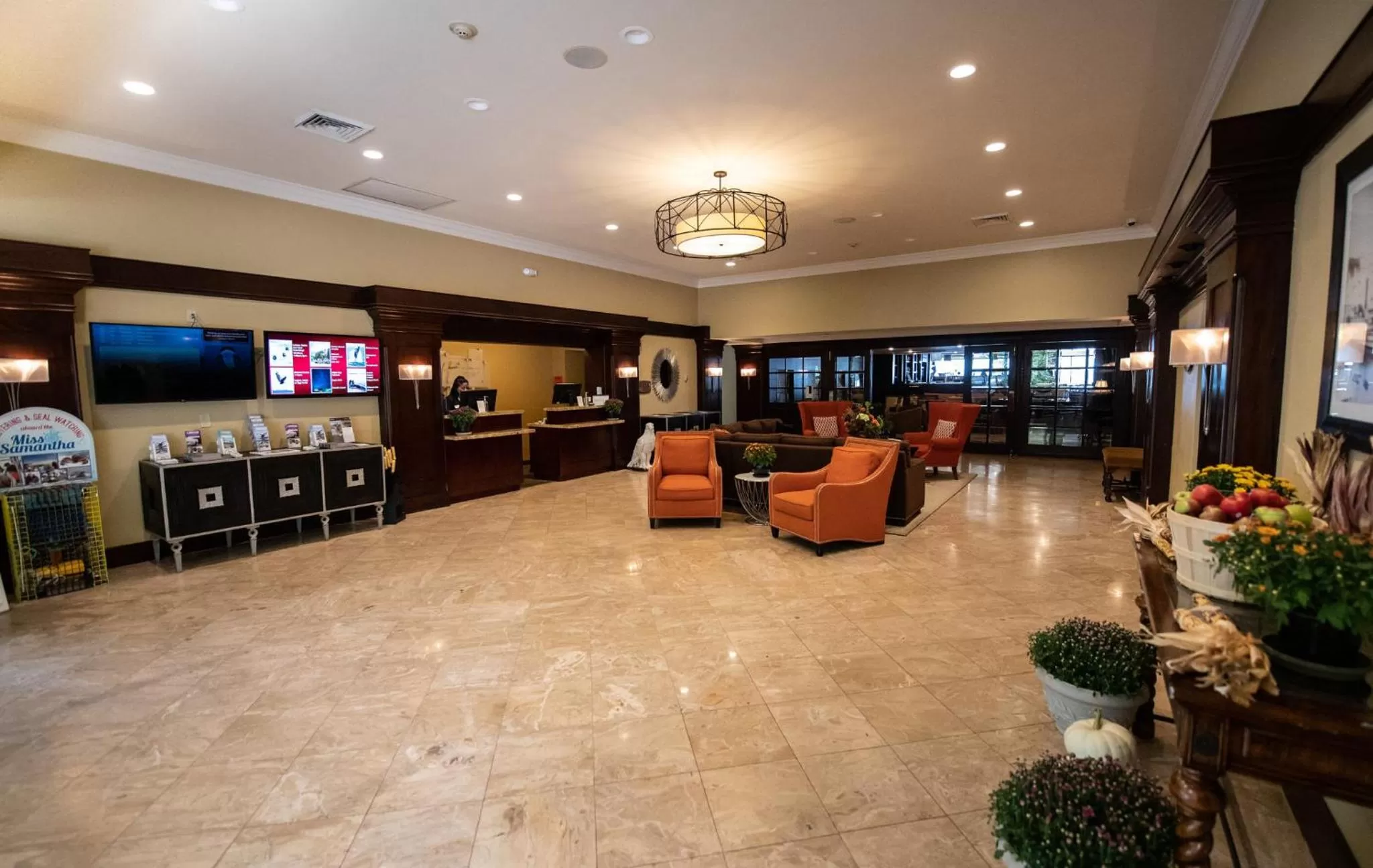 Lobby or reception in Holiday Inn Bar Harbor Regency Hotel by IHG