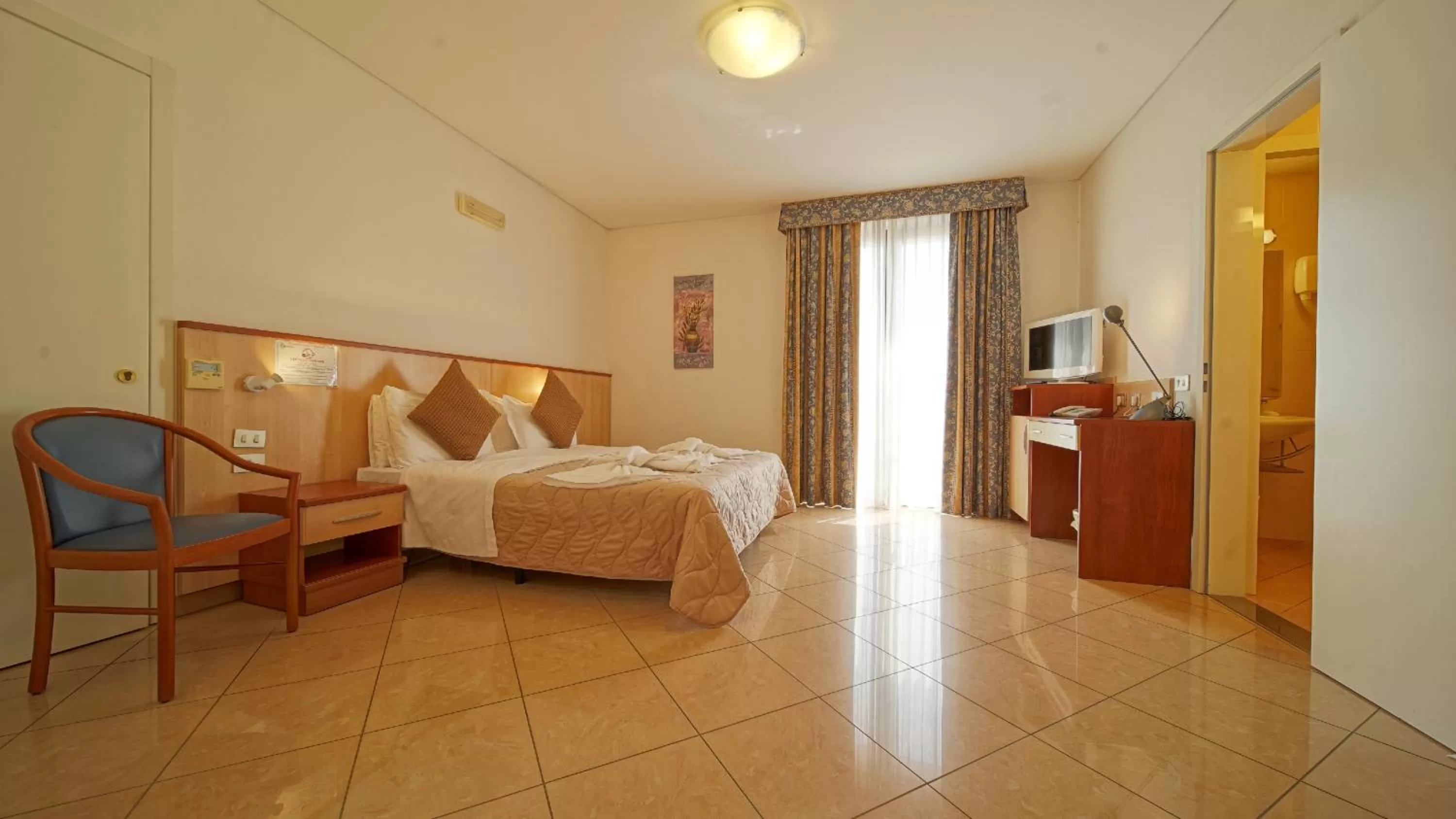 Shower, Bed in Hotel Nuovo Sole HNS