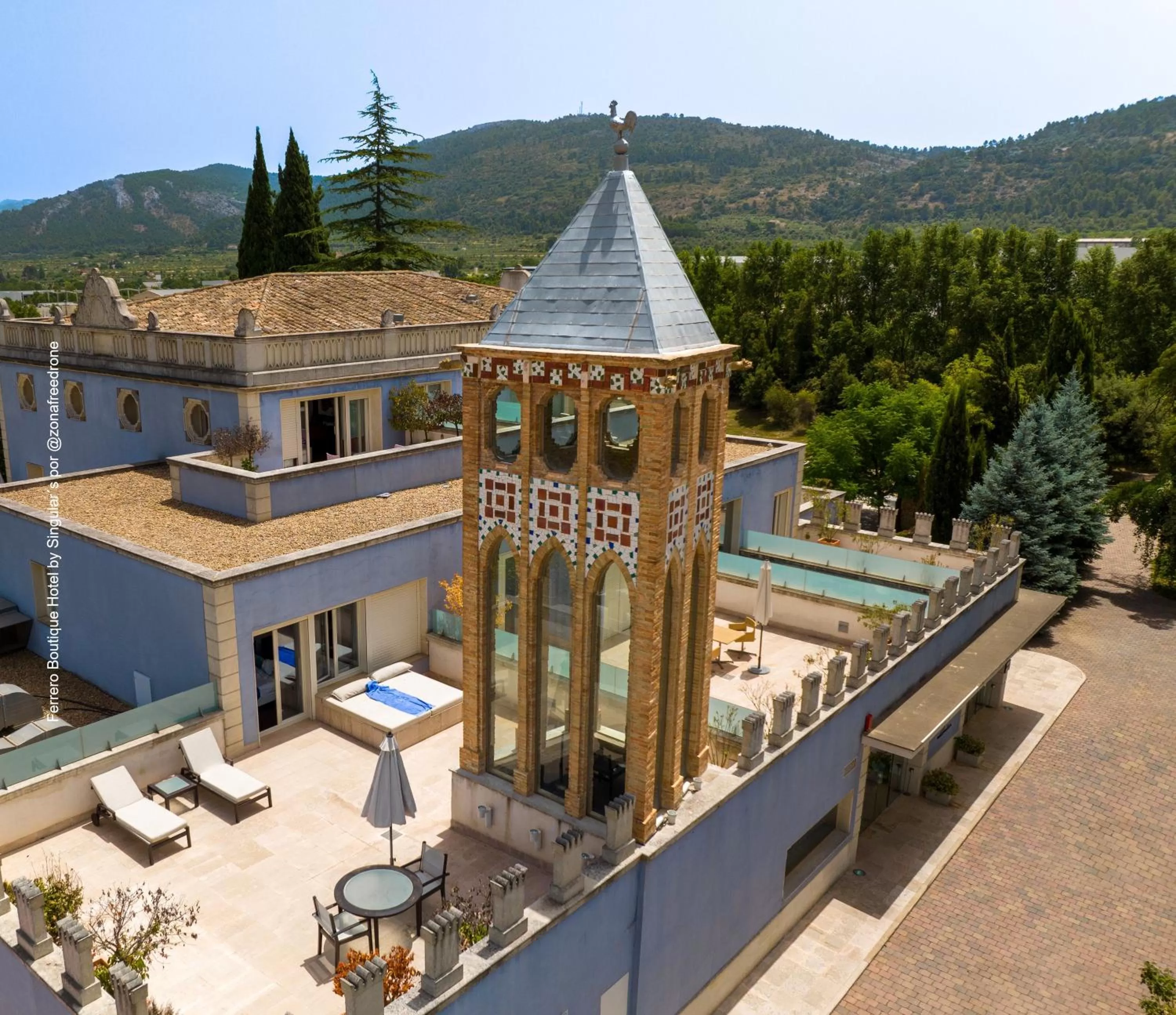 Property Building in Hotel Ferrero - Singular's Hotels