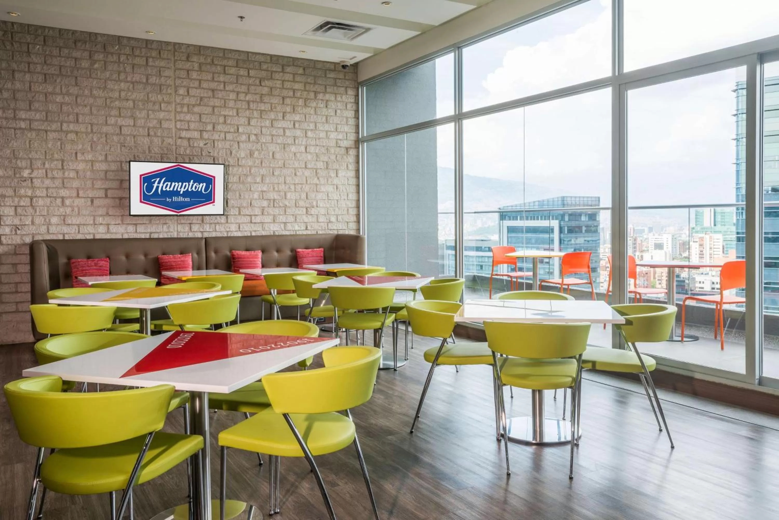 Restaurant/places to eat in Hampton by Hilton Medellin
