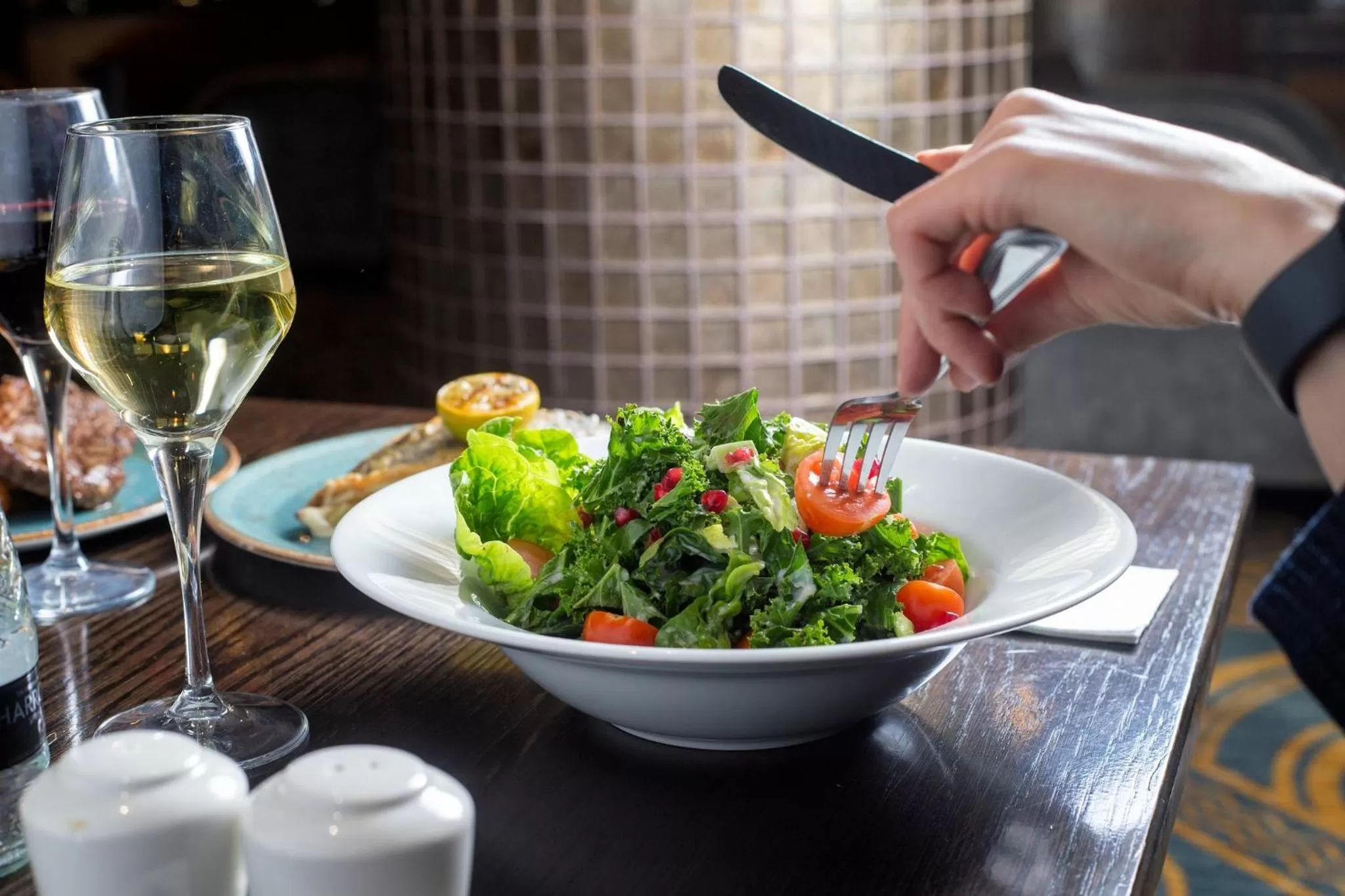 Restaurant/places to eat in President Hotel