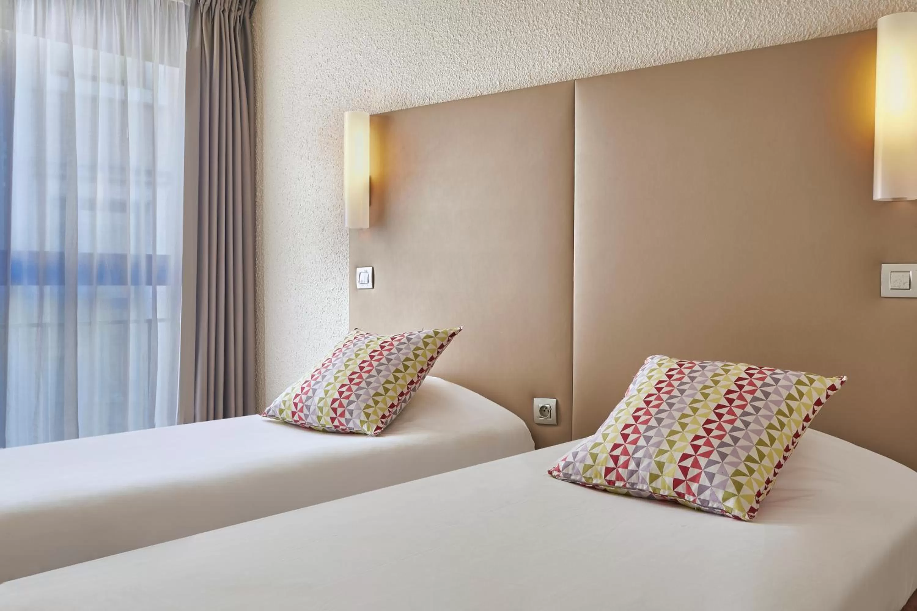 Bed in Campanile Lyon Centre - Berges du Rhône