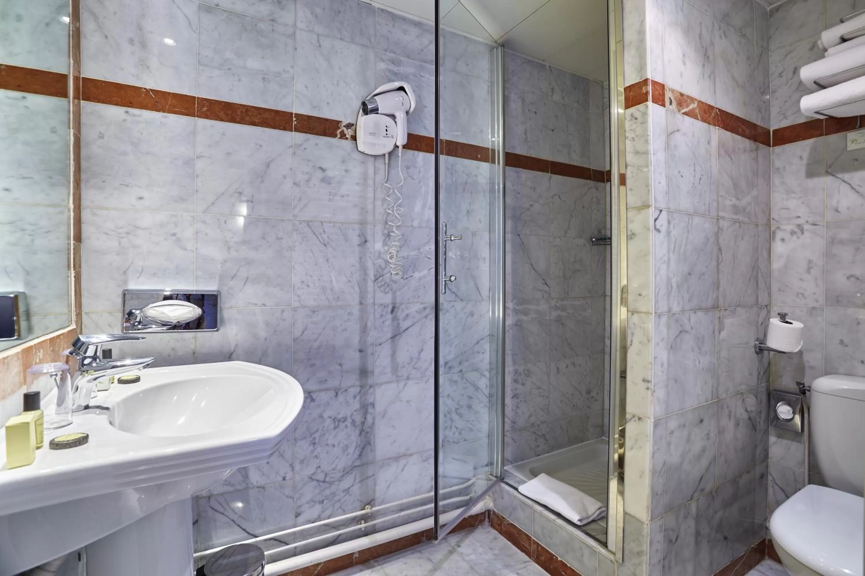 Bathroom in Hotel Opéra d'Antin