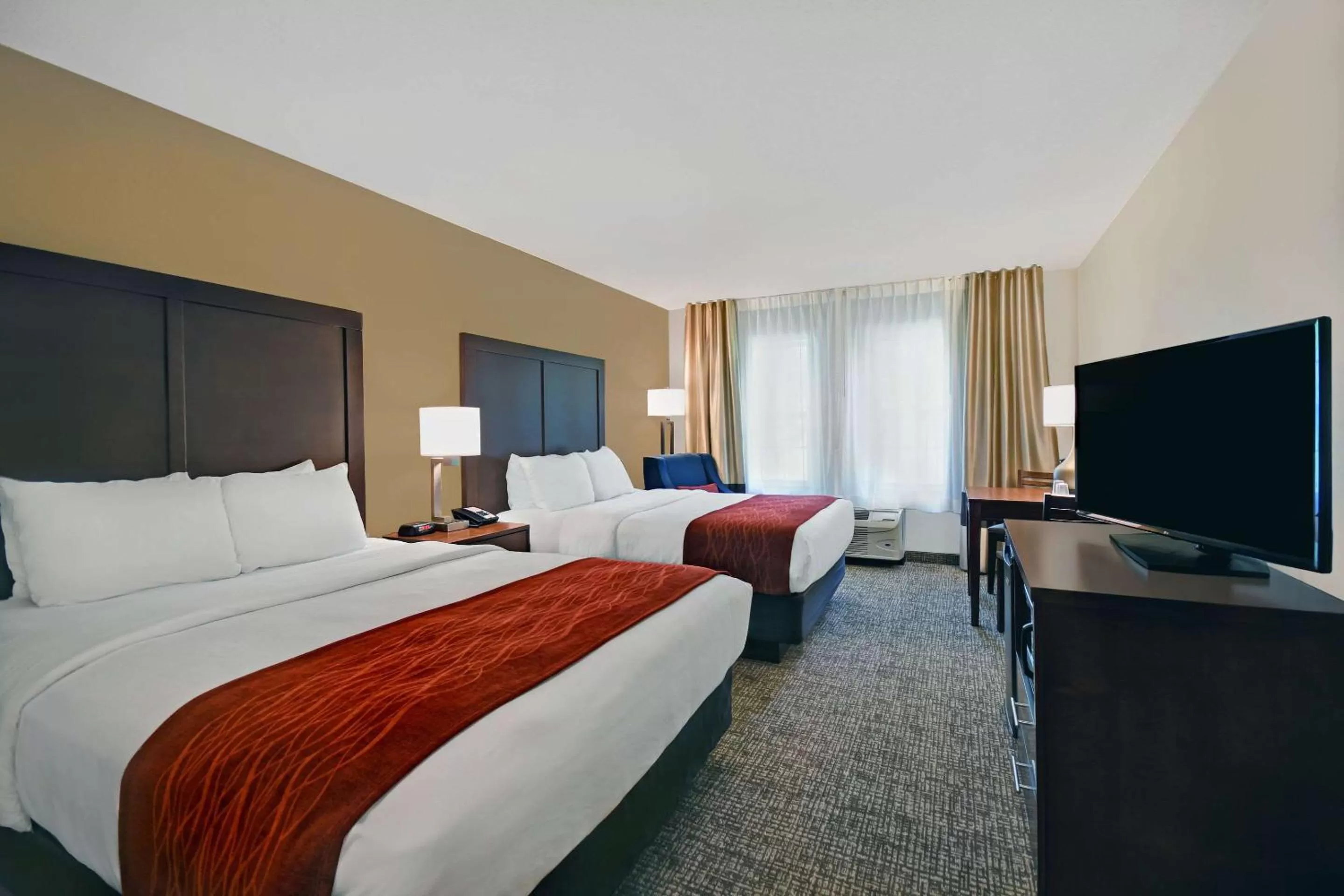 Photo of the whole room, Bed in Comfort Inn & Suites Wilton