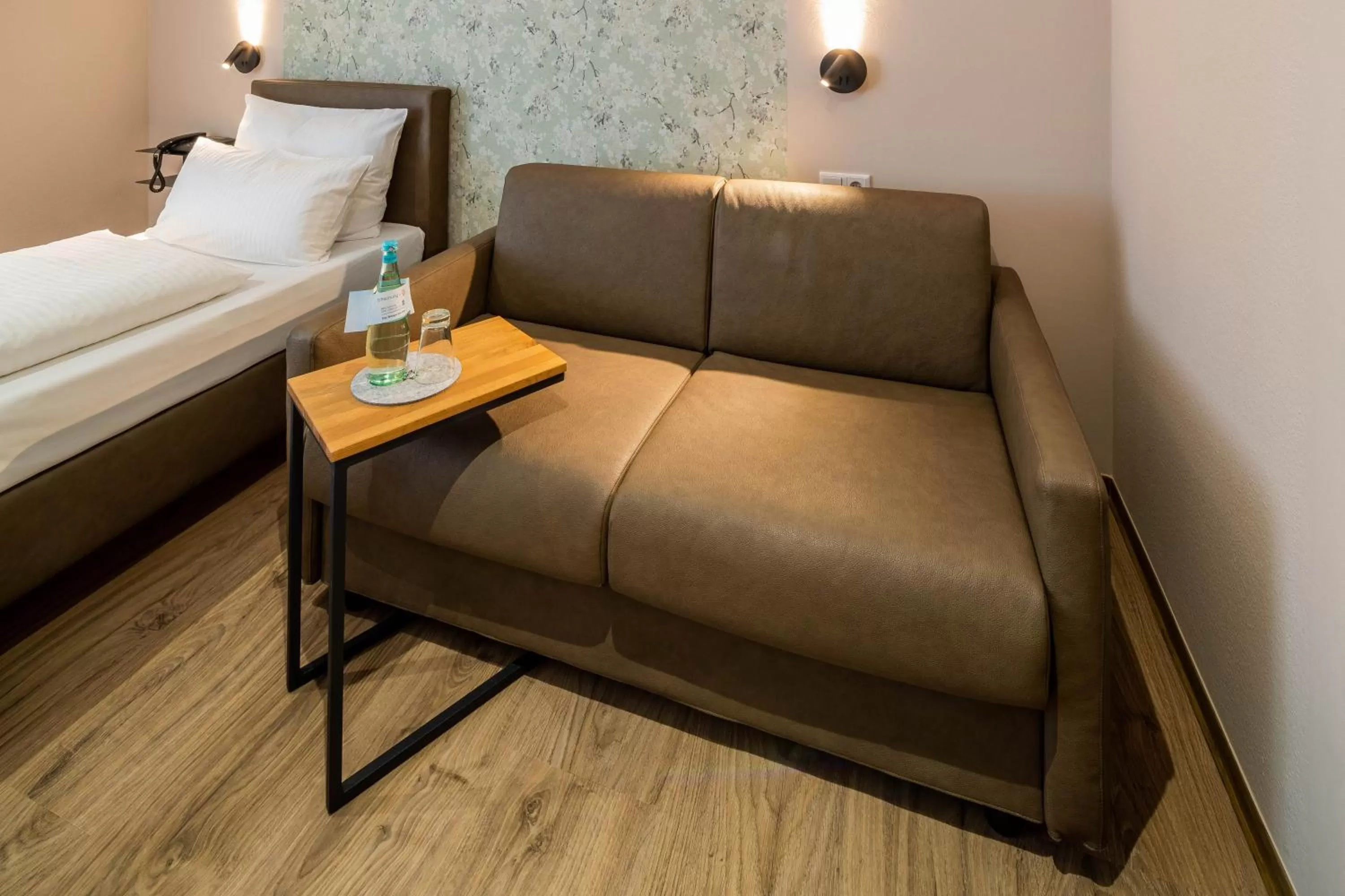 Seating area, Bed in Hof Ehrenfels