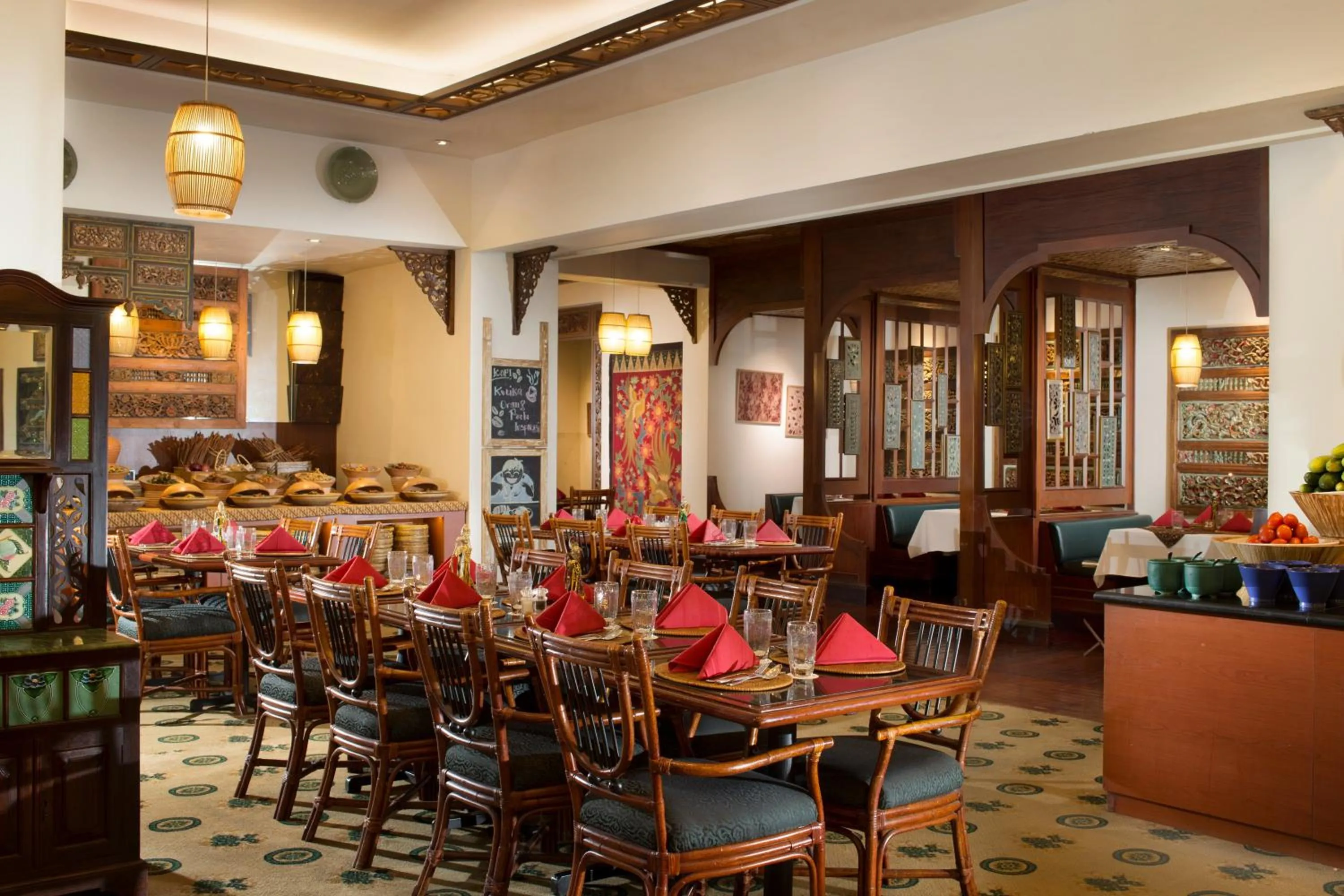 Restaurant/places to eat in Bumi Surabaya City Resort