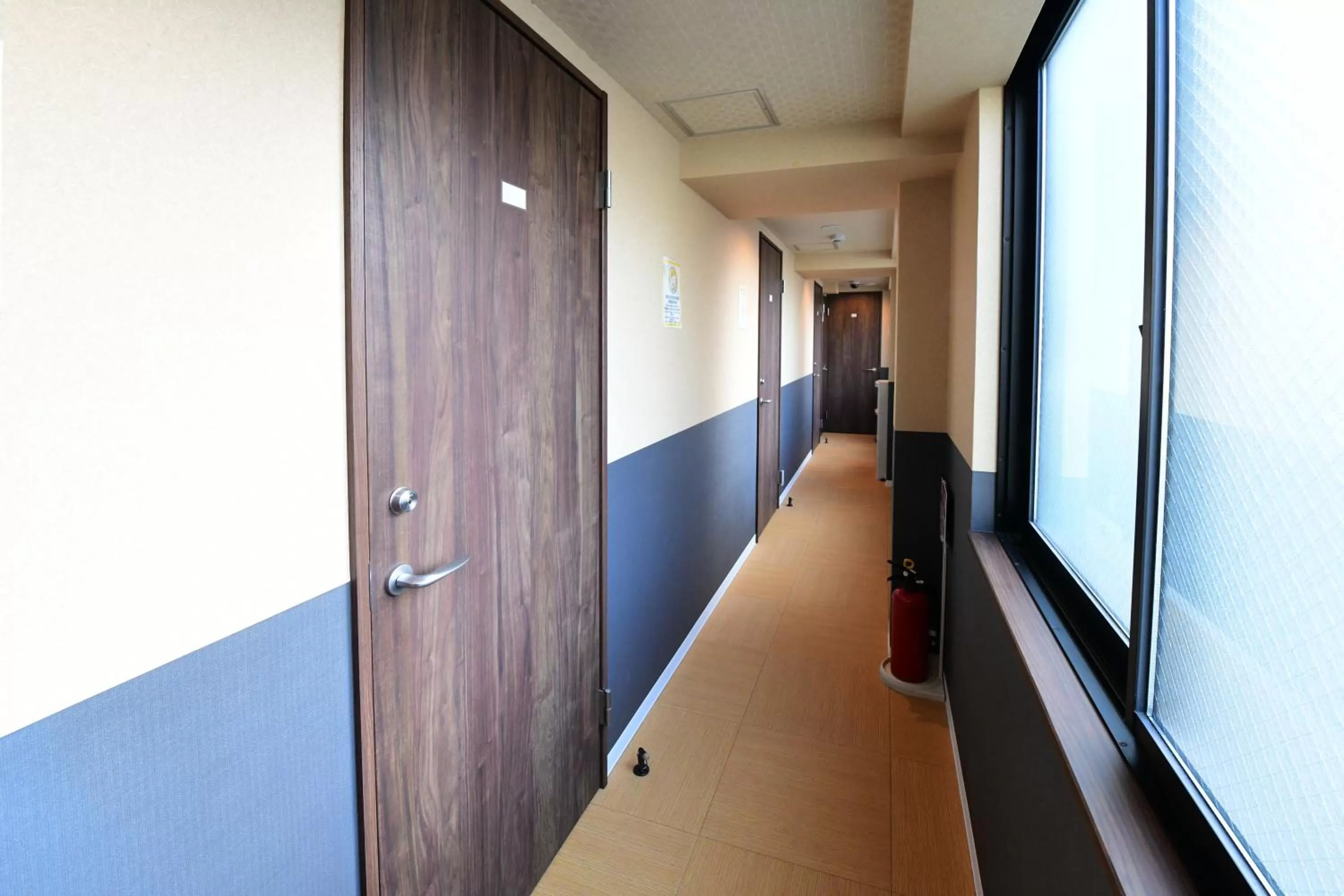 wardrobe in 無料wi-fi JING HOUSE 秋葉原 電動自転車レンタル