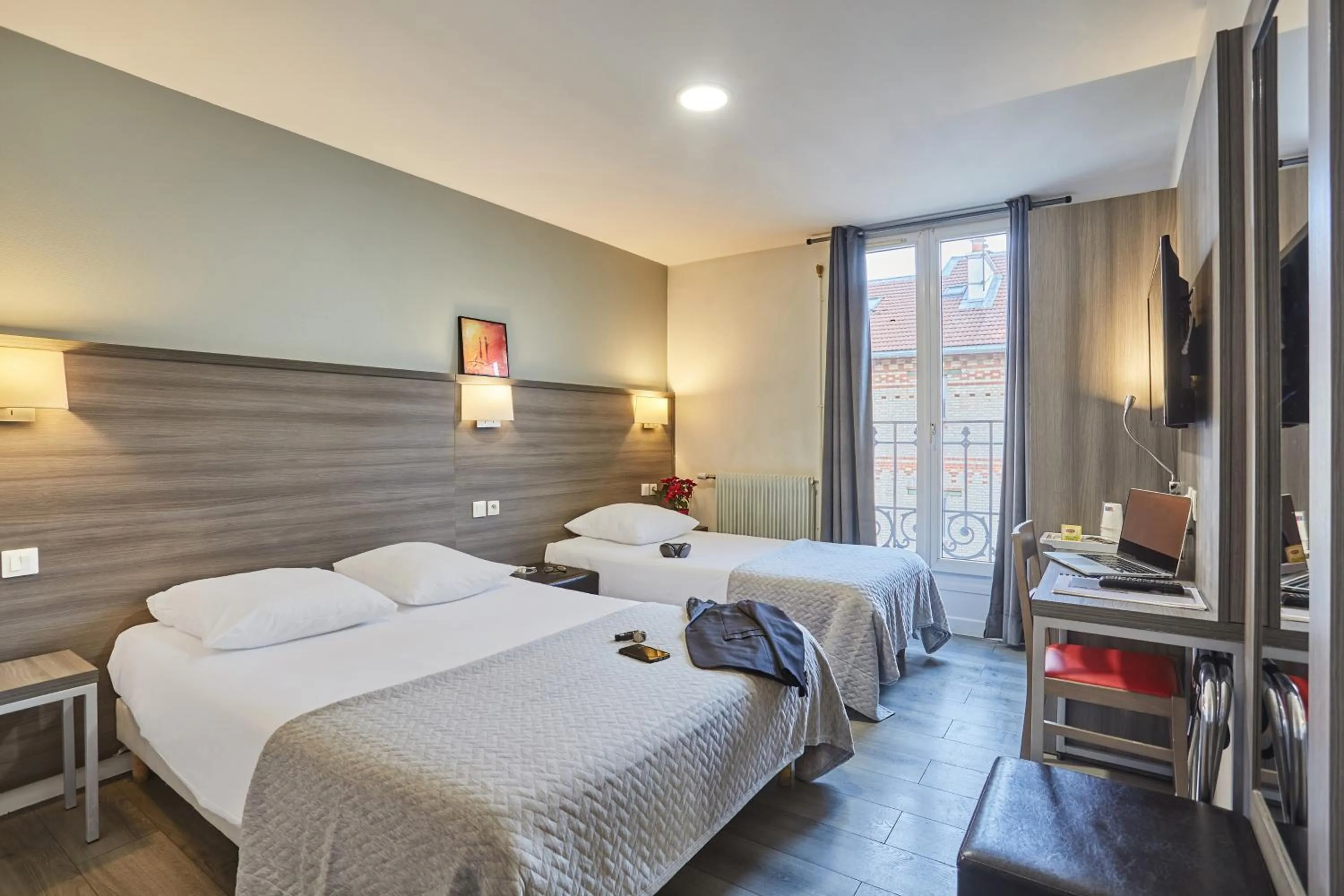 Photo of the whole room, Bed in Hipotel Paris Buttes Chaumont