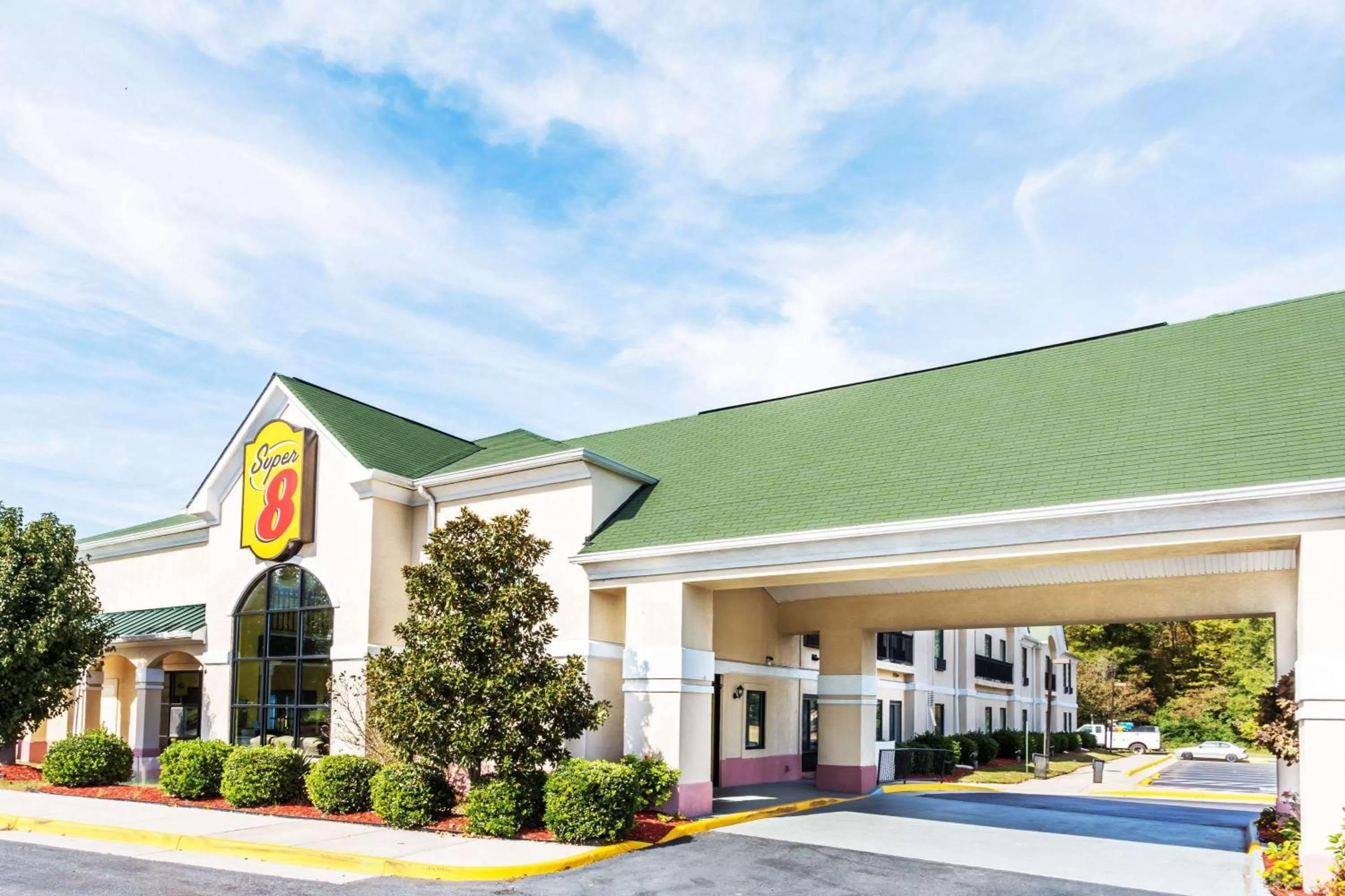 Property building in Super 8 by Wyndham Hull Street Midlothian Richmond Area