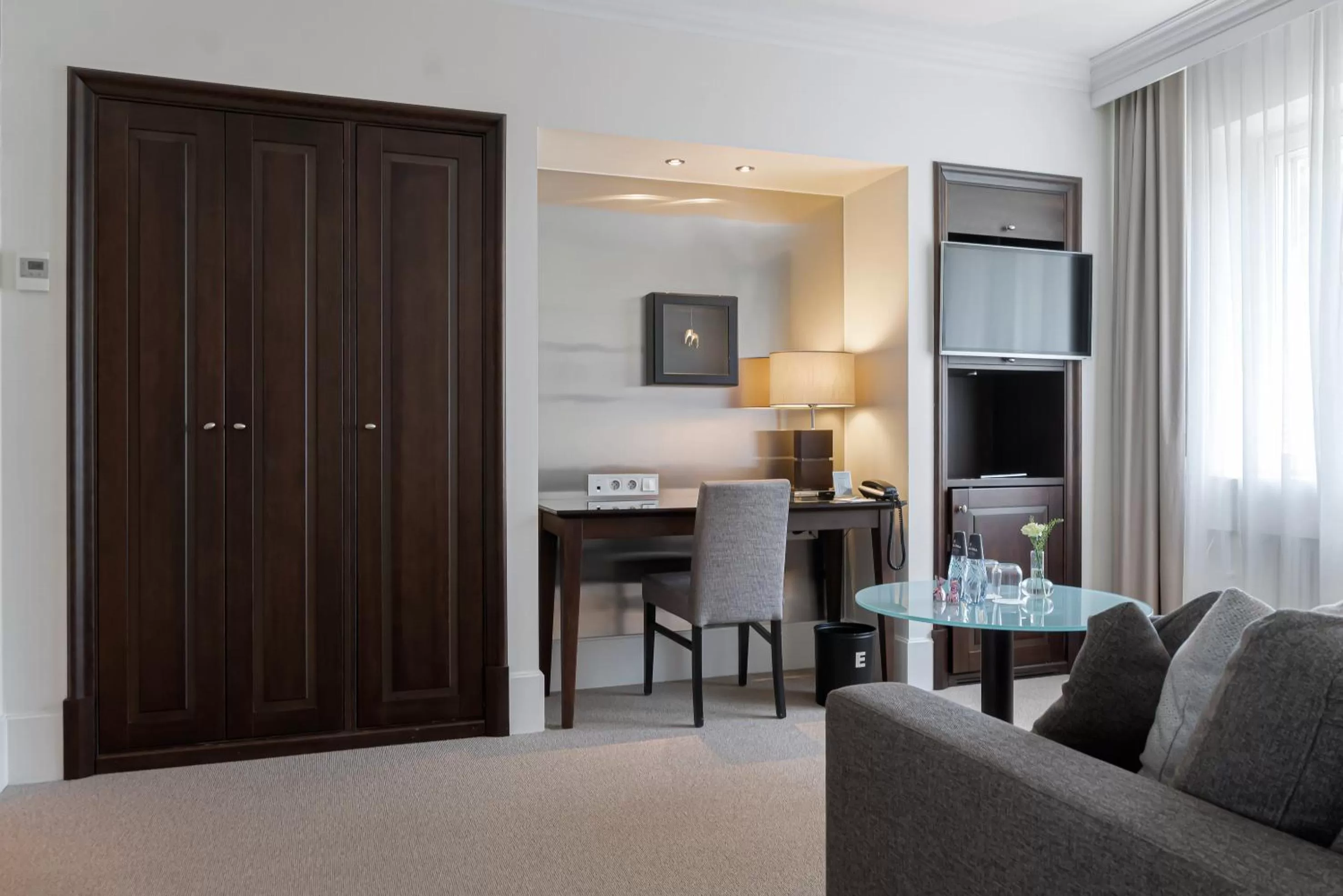 Living room in Elite Park Avenue Hotel