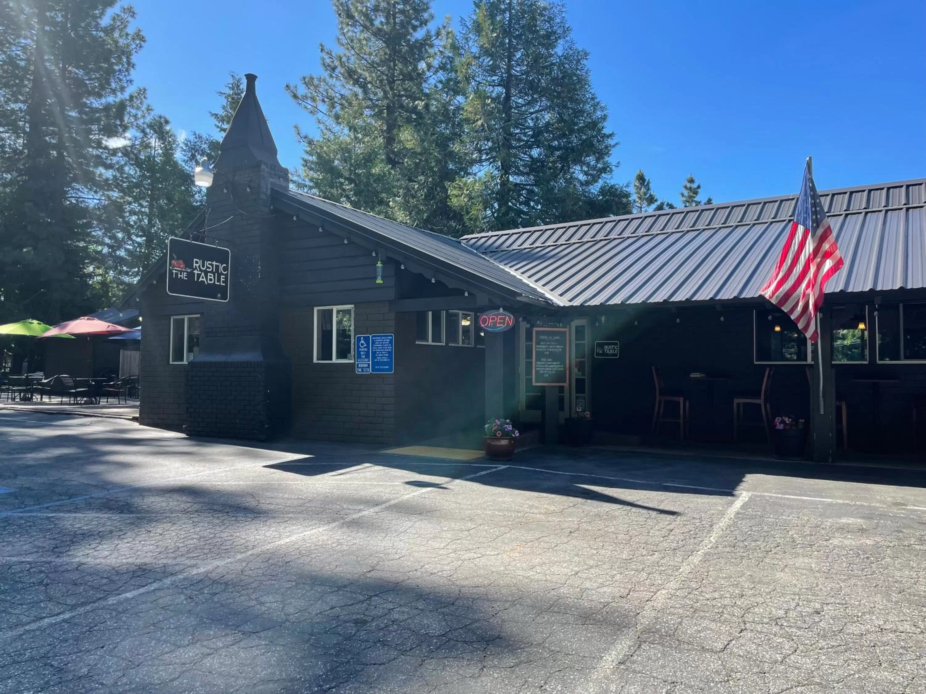 Restaurant/places to eat in Sierra Woods Lodge