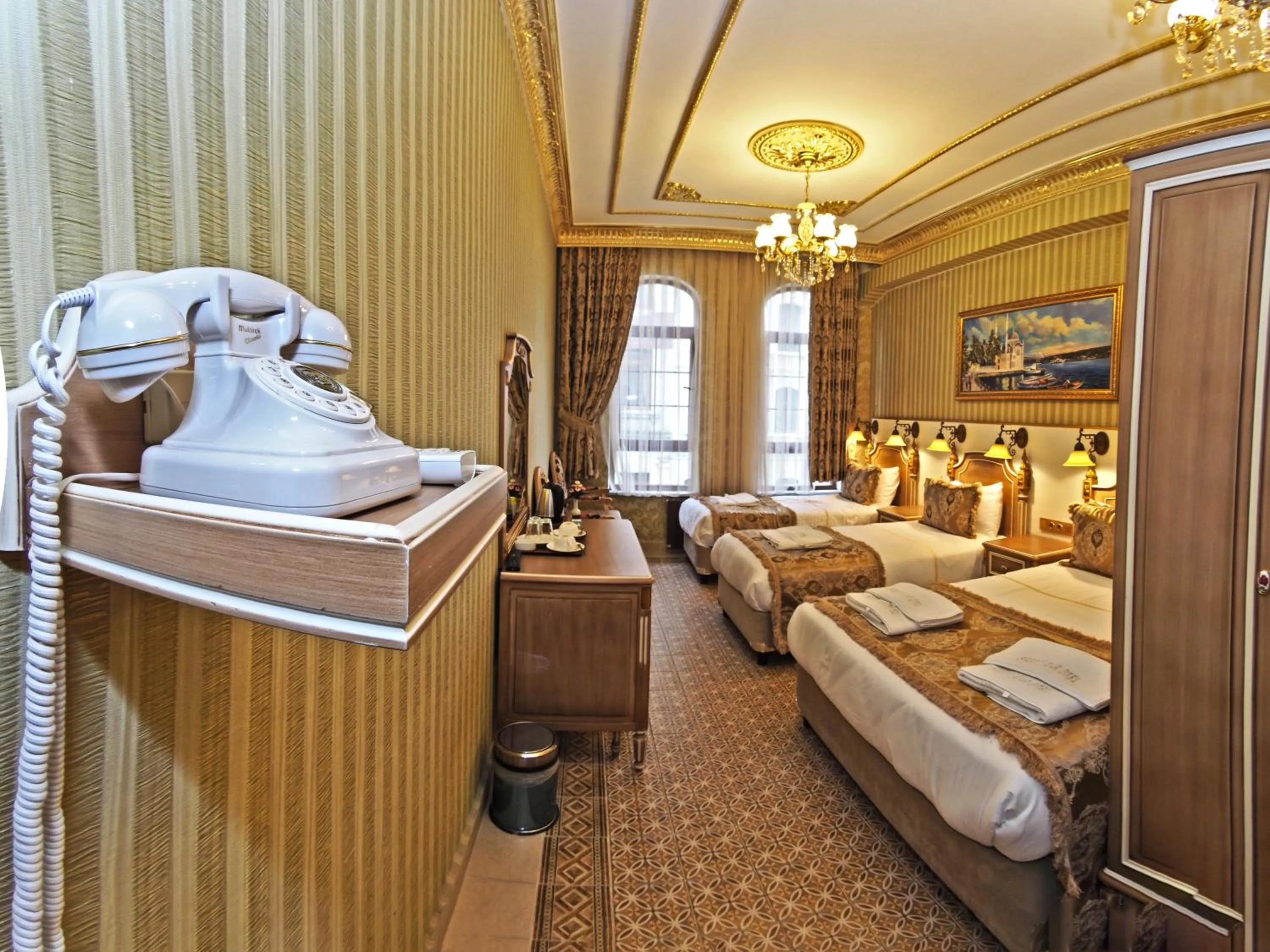 Deluxe Family Room in Sirkeci Gar Hotel