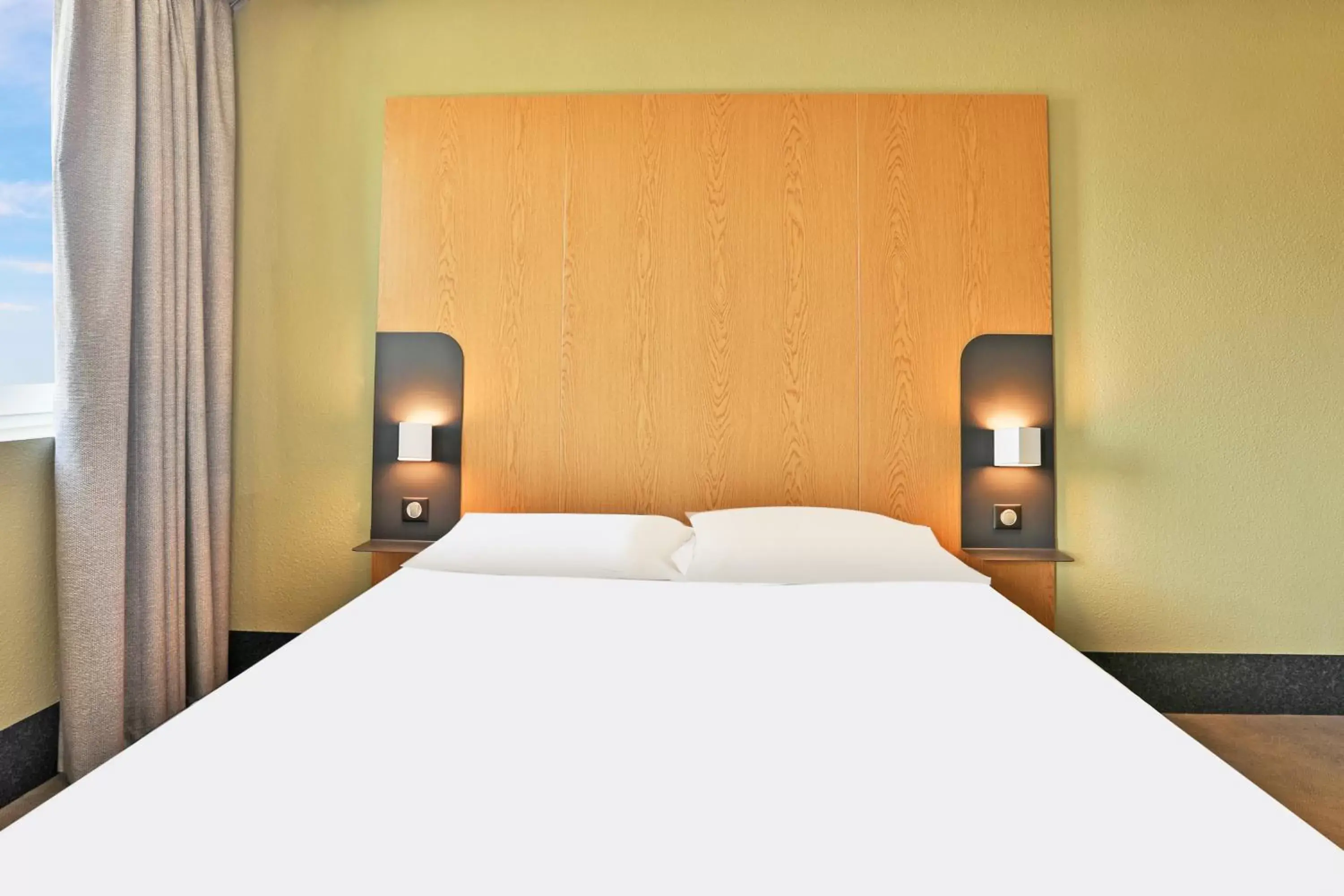 Superior Double Room in B&B HOTEL La Roche-sur-Yon Superior Double Room in B&B HOTEL La Roche-sur-Yon