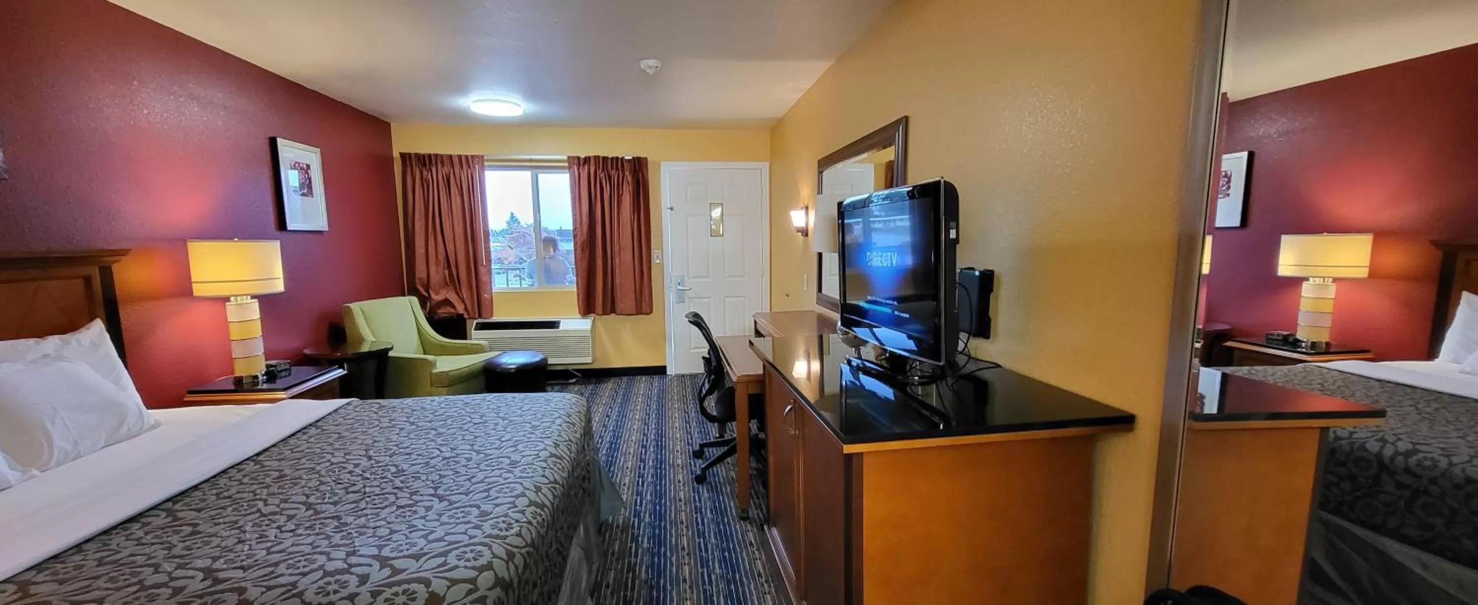 TV and multimedia, Bed in Olympic Inn & Suites Port Angeles