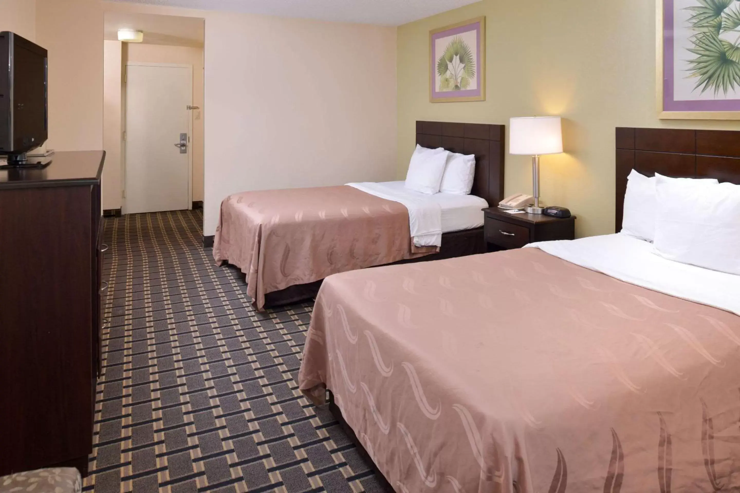Standard Room, 2 Double Beds, Non Smoking in Quality Inn & Suites Montebello - Los Angeles Standard Room, 2 Double Beds, Non Smoking in Quality Inn & Suites Montebello - Los Angeles