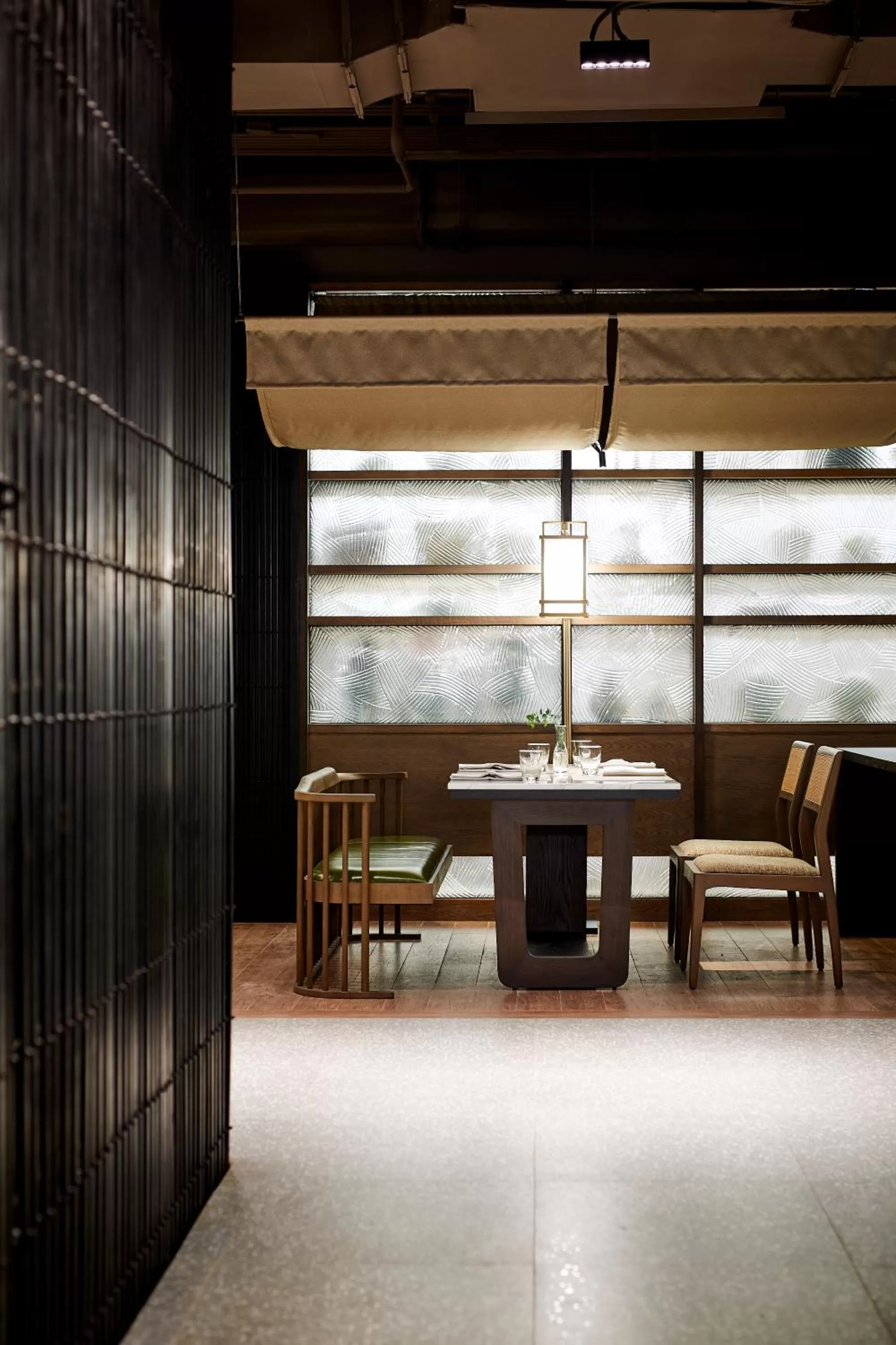 Restaurant/places to eat in Montien Hotel Surawong Bangkok