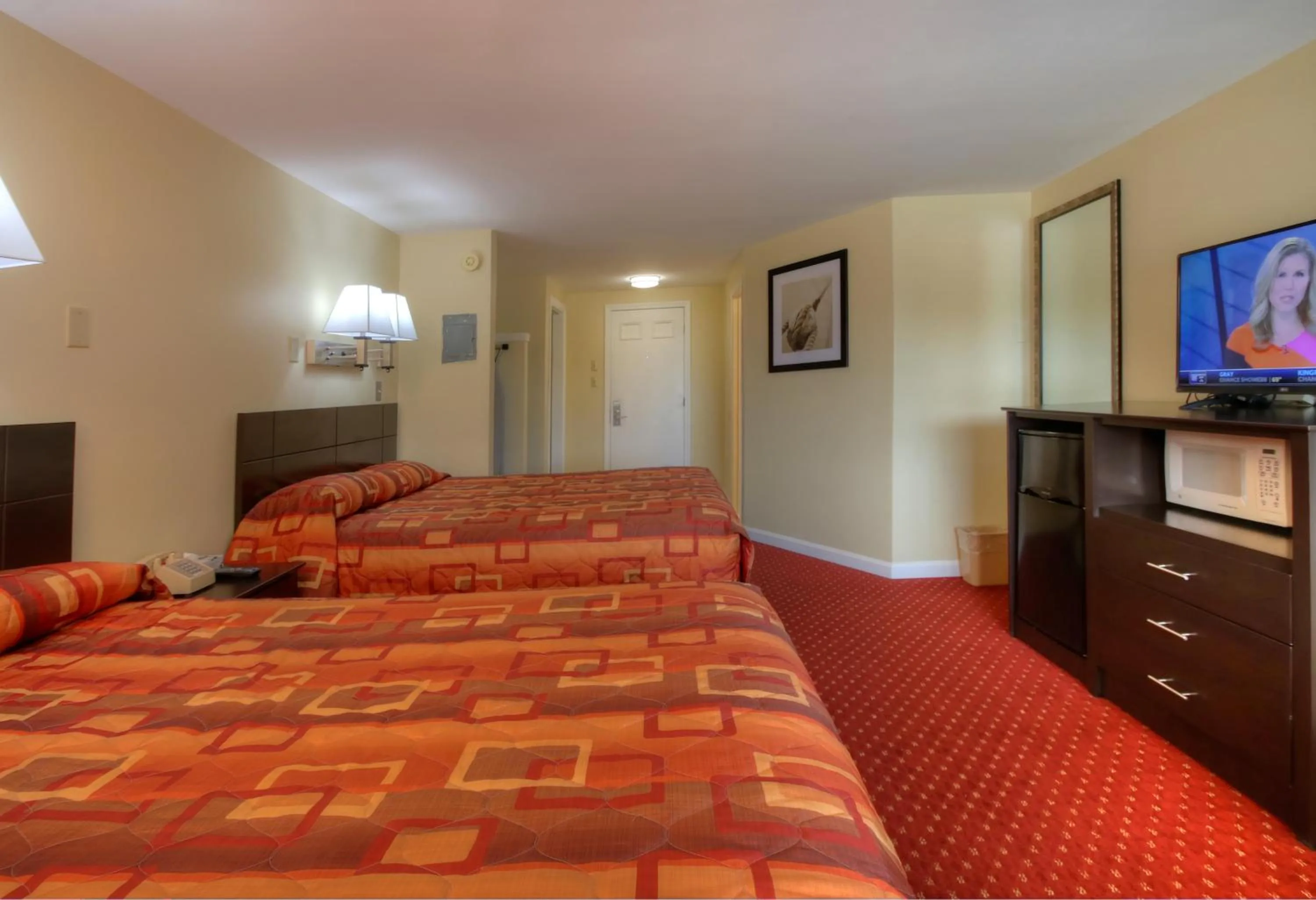 Photo of the whole room, Bed in Ogunquit Tides