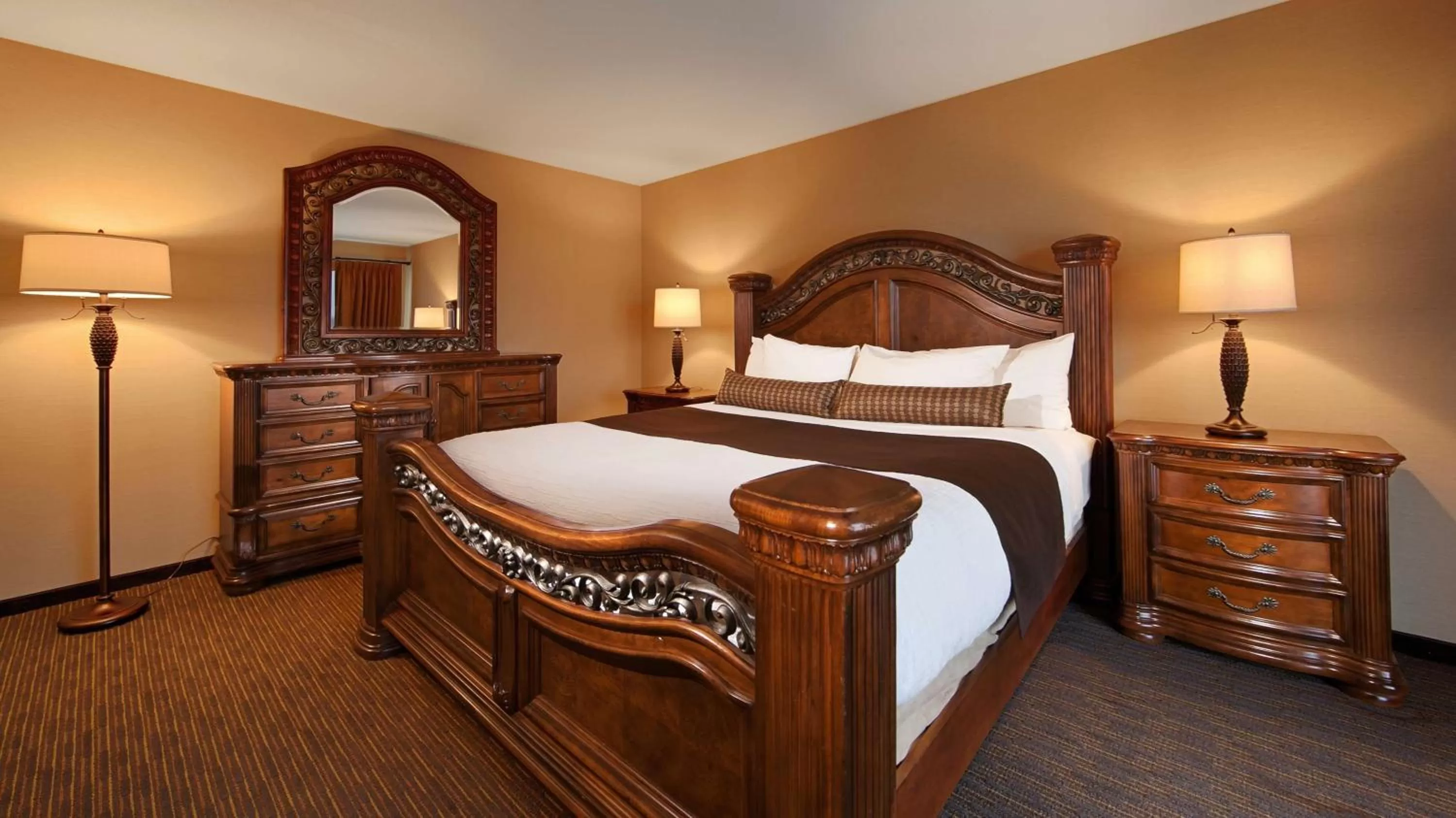 Photo of the whole room, Bed in Best Western PLUS Mission City Lodge