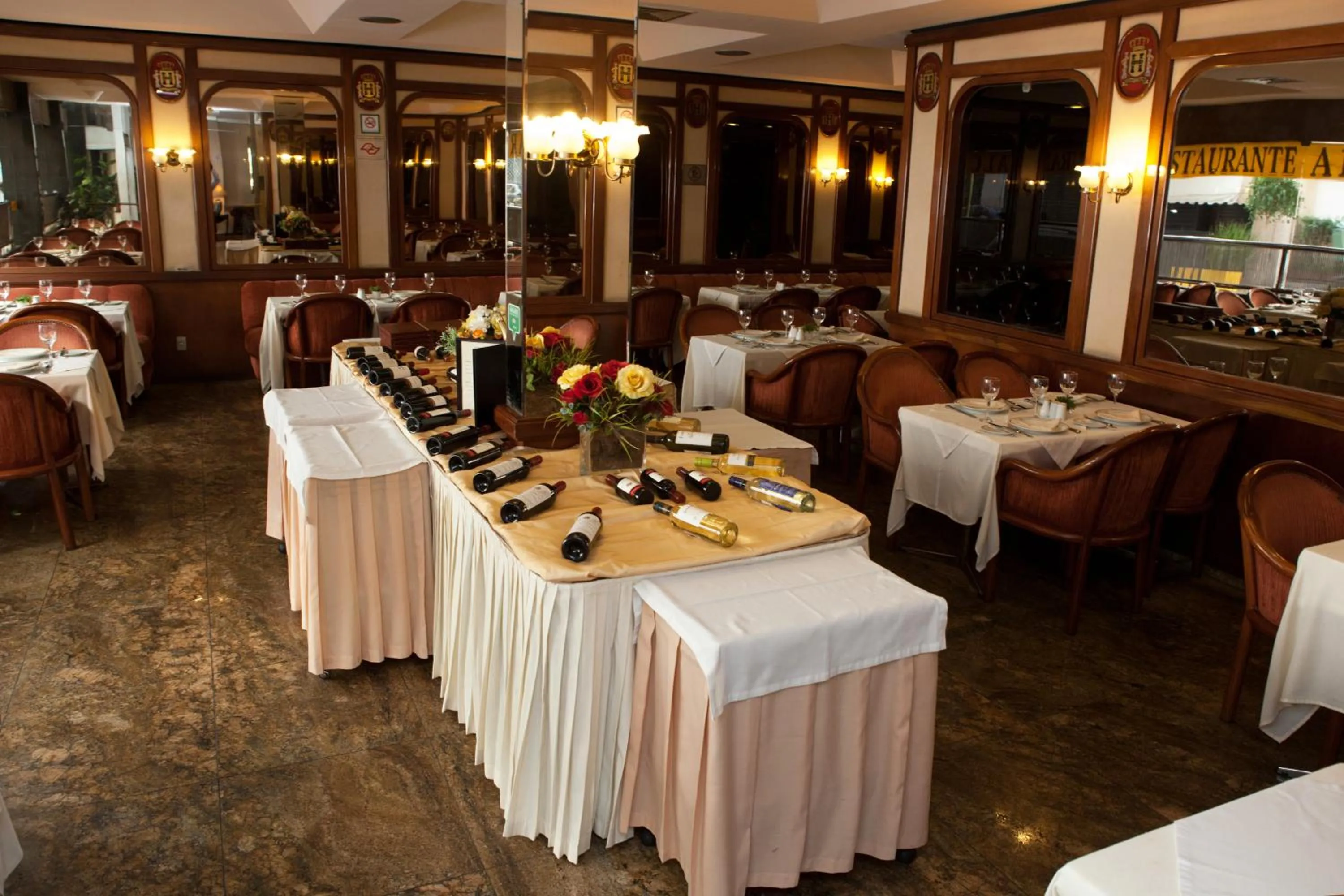 Restaurant/places to eat in Hotel Gran Corona