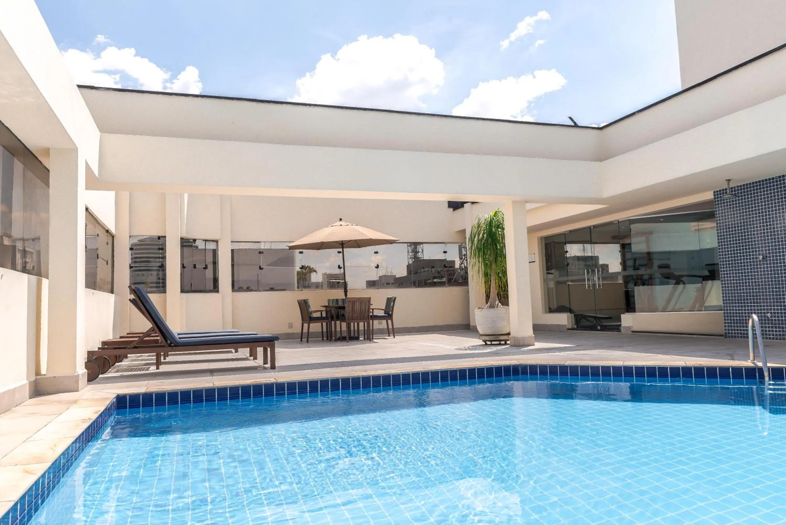 Swimming pool in Matiz Manhattan