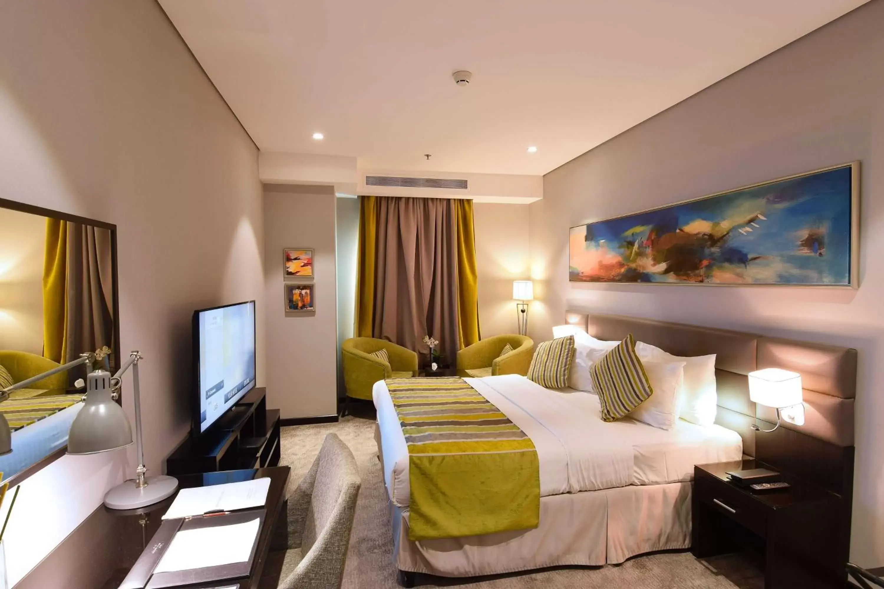 Superior King Room in Best Western Plus Fursan Superior King Room in Best Western Plus Fursan