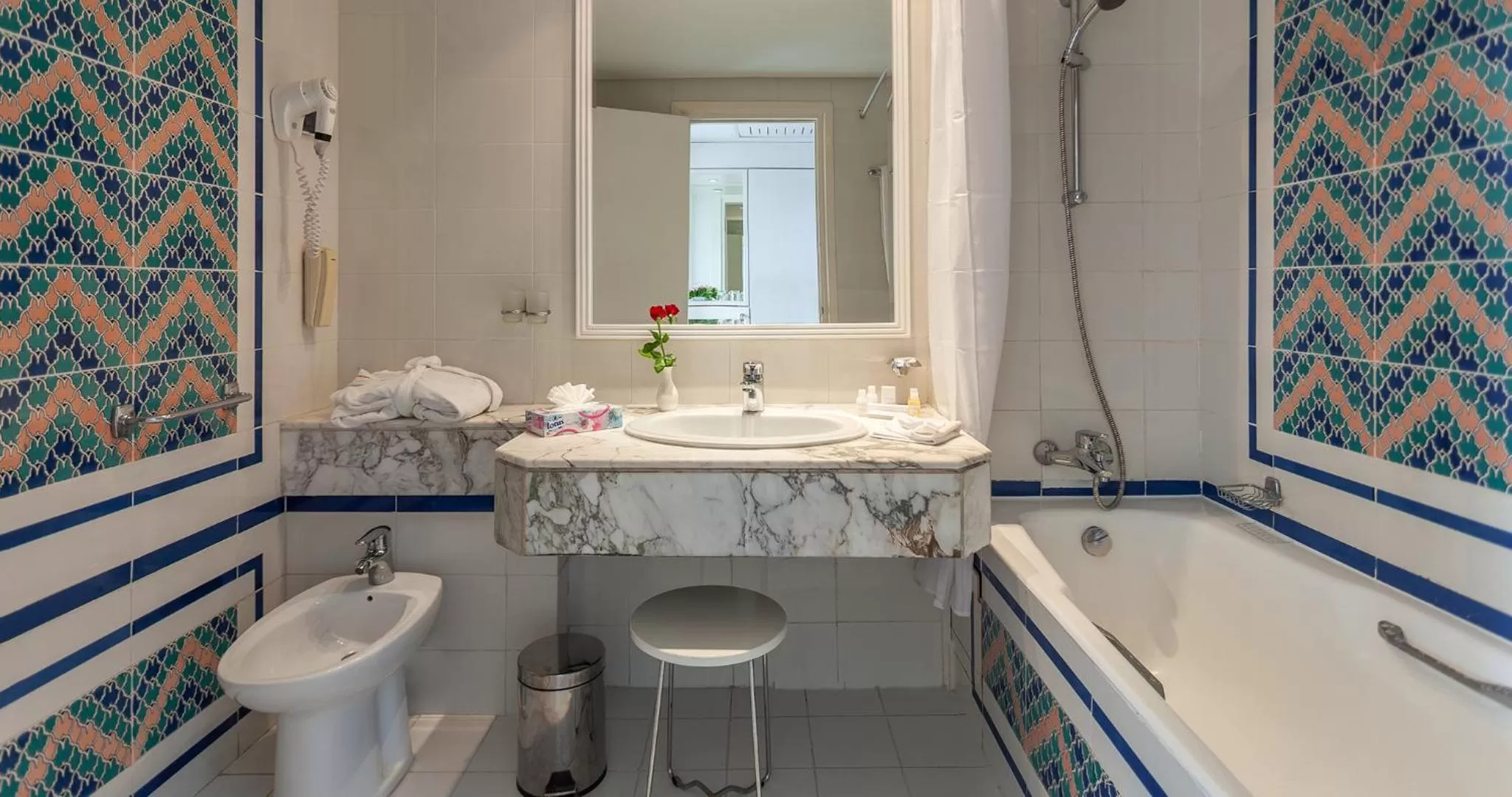Bathroom in El Mouradi Palace- Couple et Famille uniquement