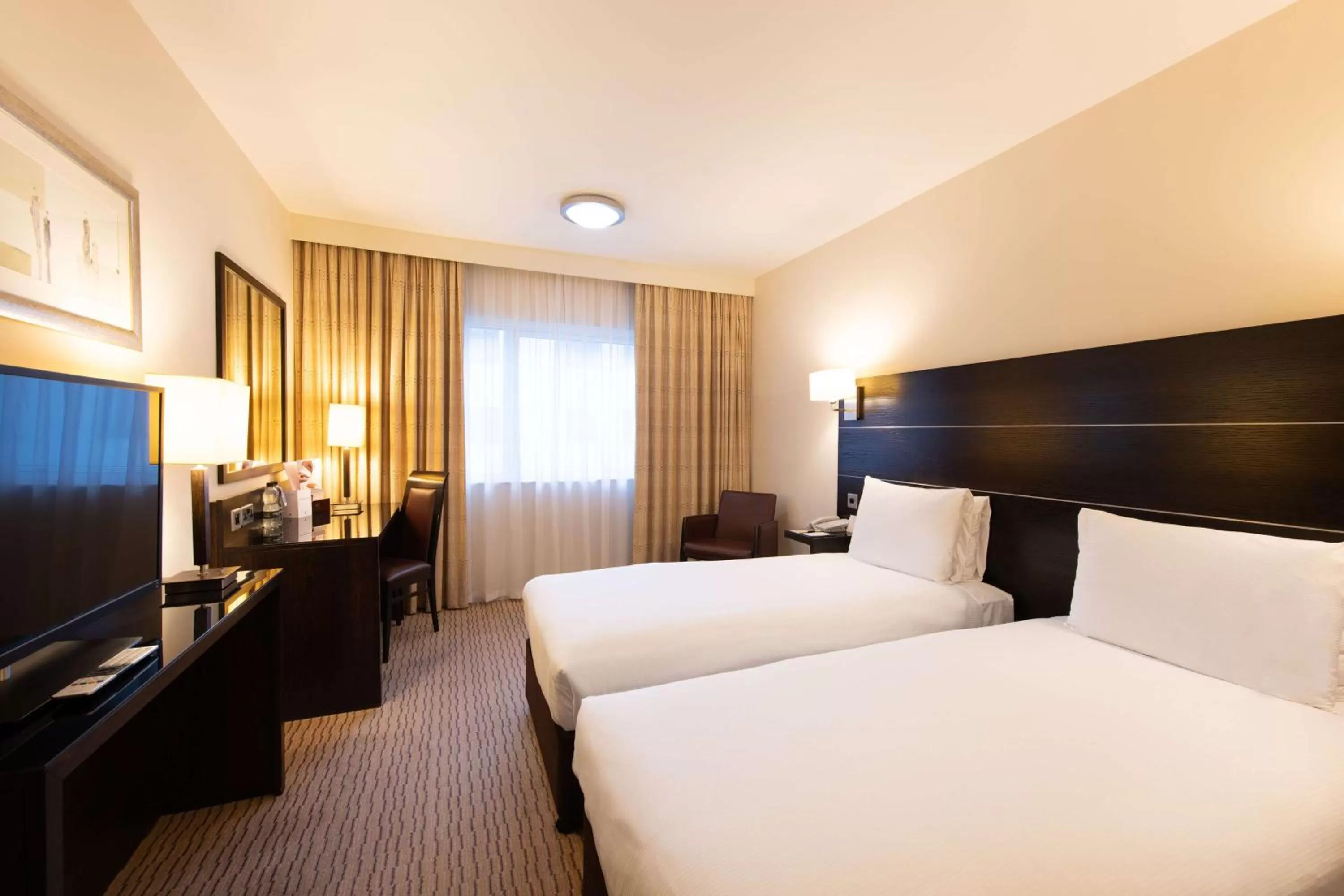 Bed in DoubleTree by Hilton London Heathrow Airport