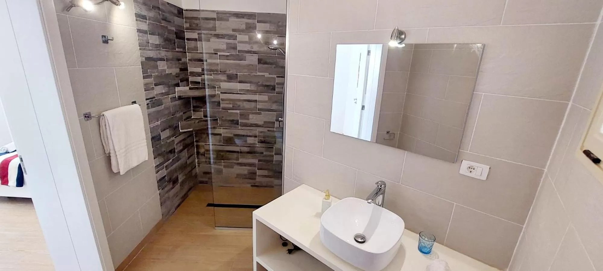Bathroom in Branco Suites - Rooms & Holiday Apartments
