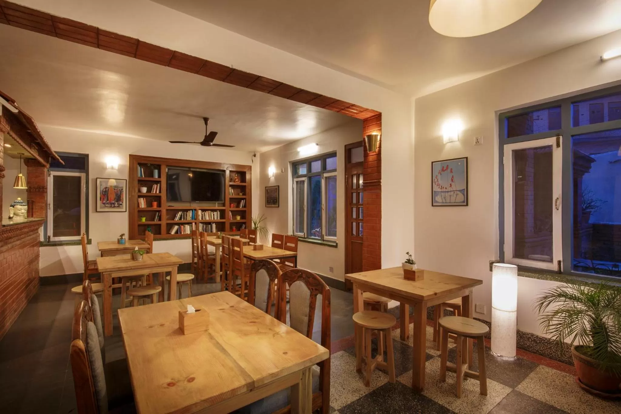 Restaurant/Places to Eat in Pacific Guest House