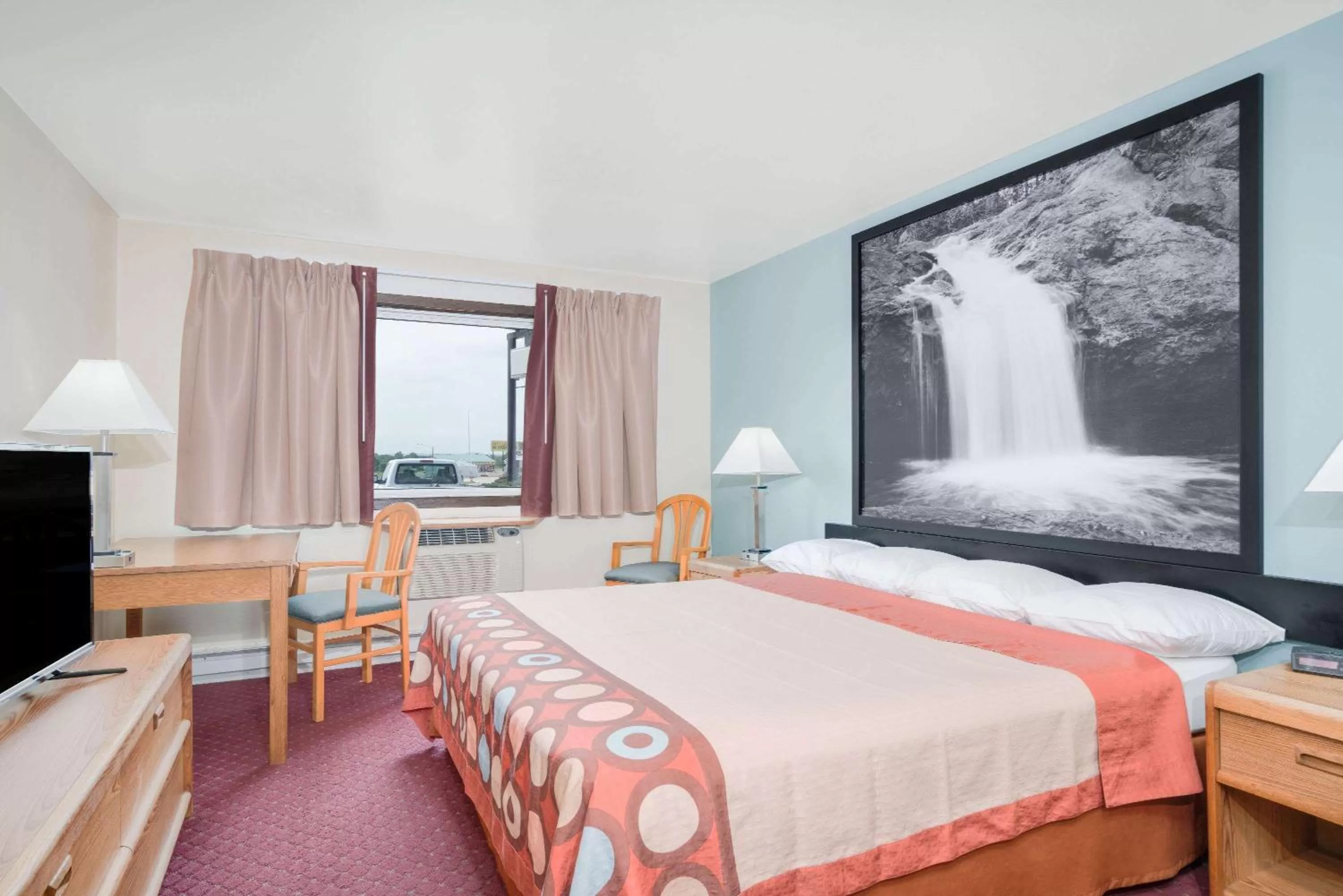 Photo of the whole room, Bed in Super 8 by Wyndham Tomah Wisconsin