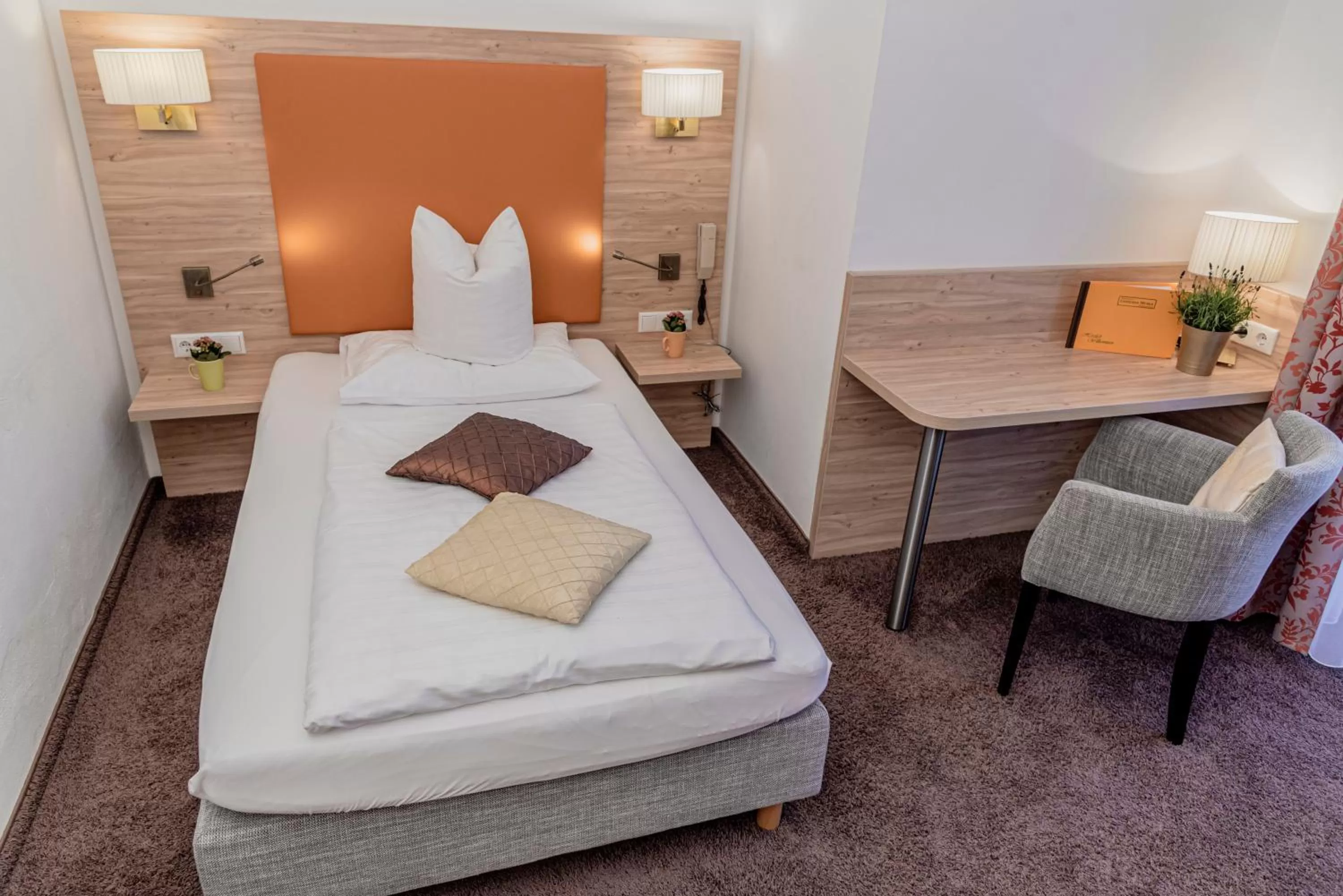 Bed in Wohlfühlhotel Goiserer Mühle