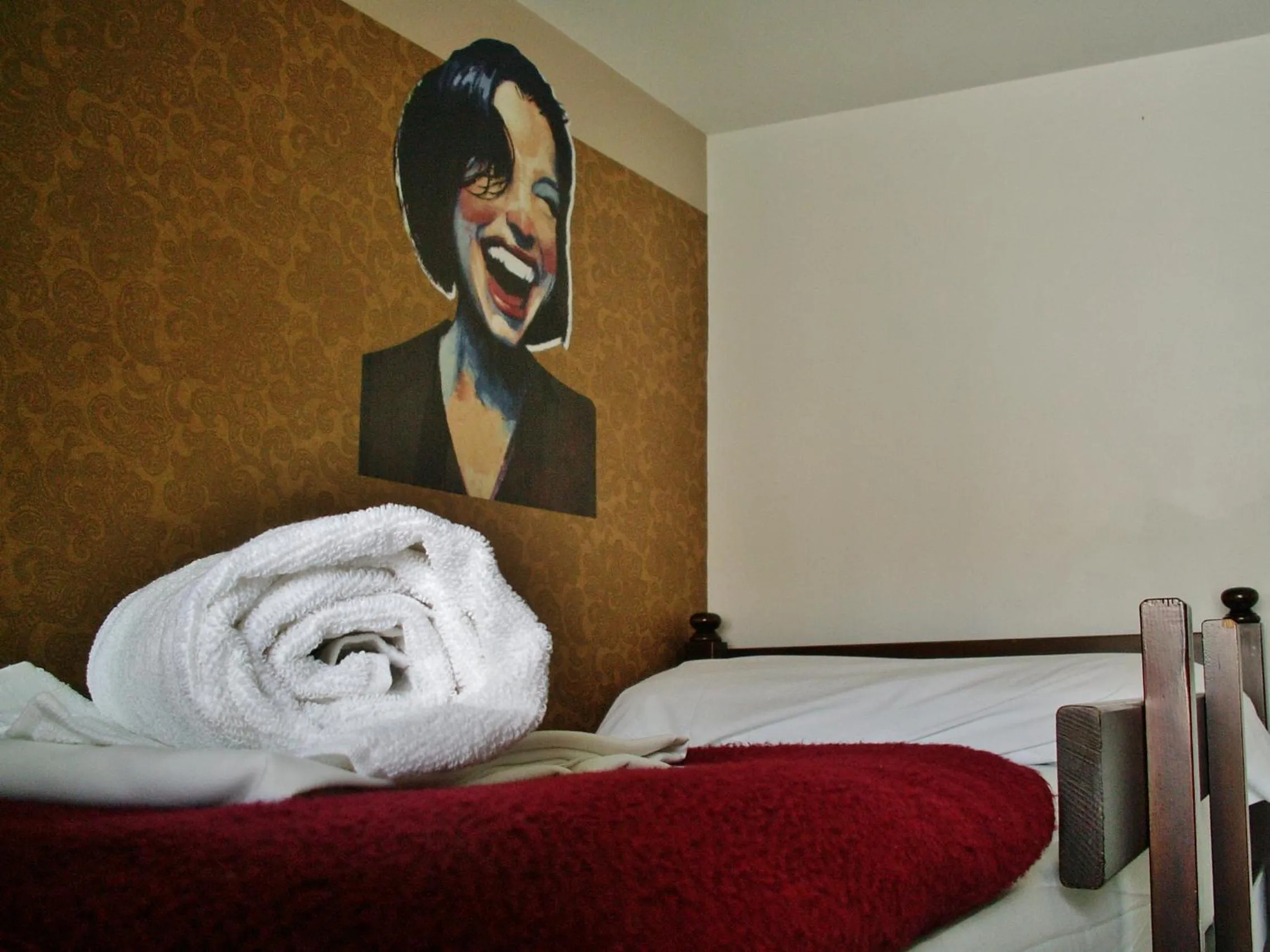 Decorative detail, Bed in Oasis Backpackers' Hostel Granada