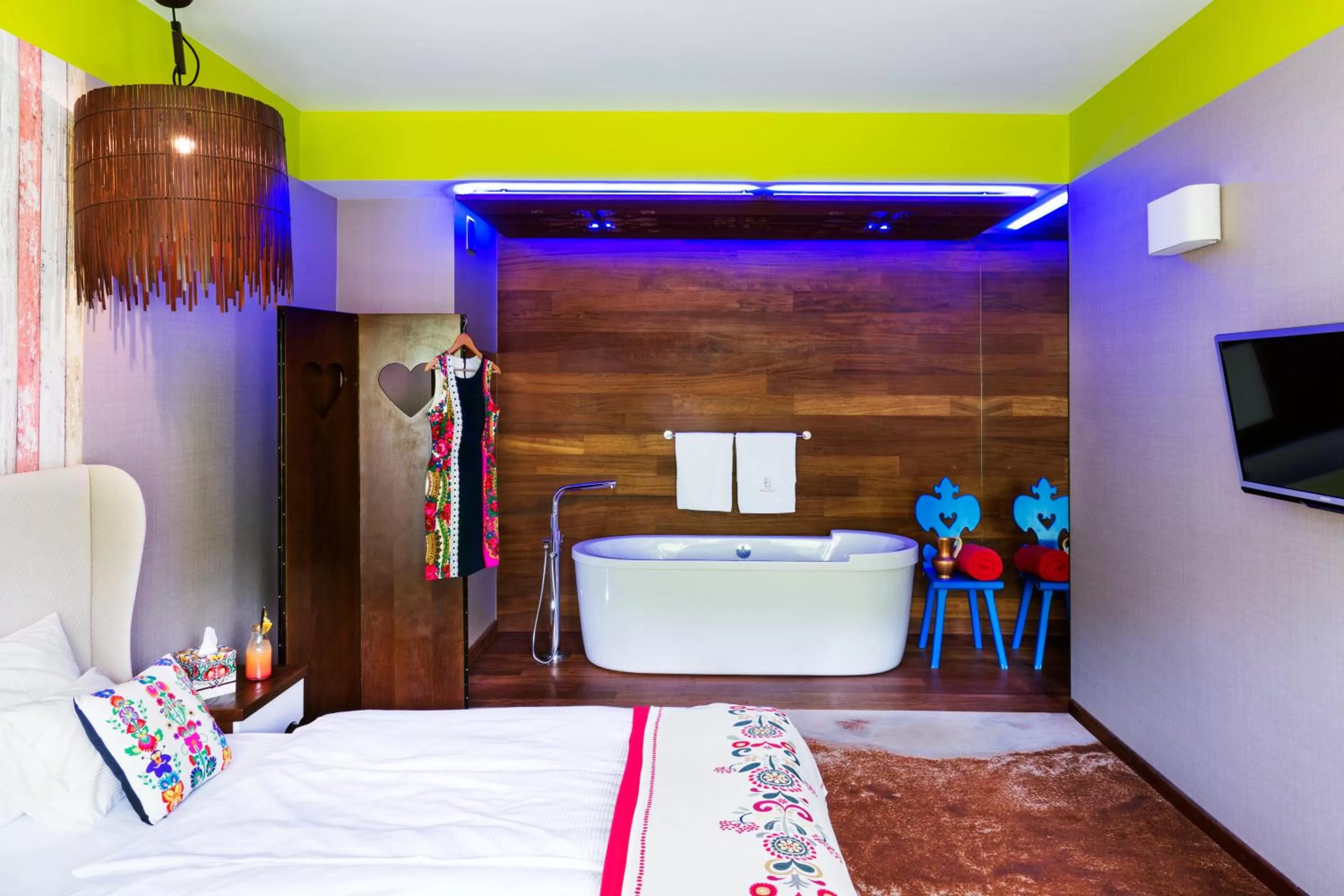 Bathroom, Bed in Hotel Piwniczna SPA&Conference